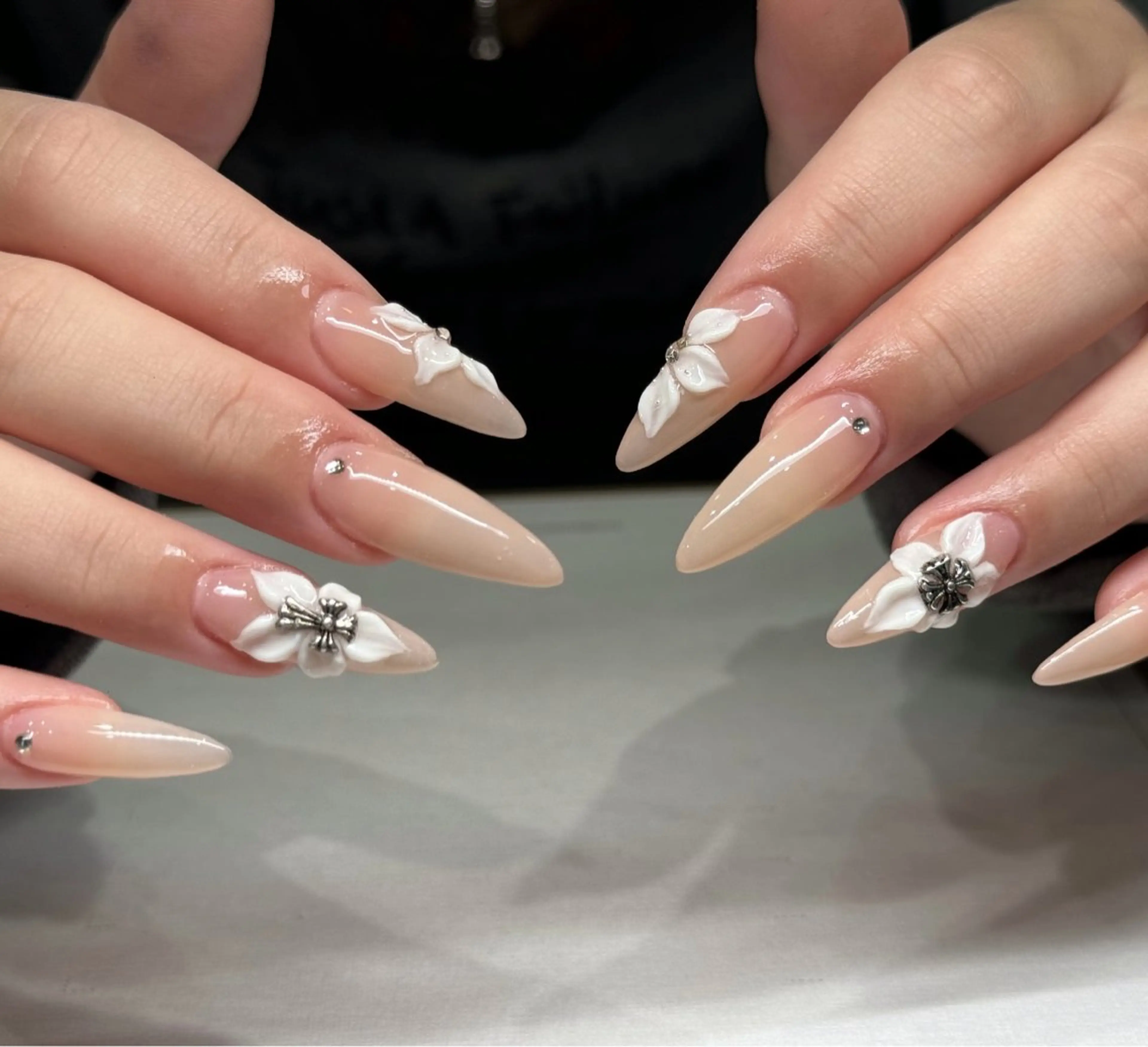 ネイル オーロラネイル ブルー チークネイル フットネイル フレンチネイル ハンドネイル HANA ハナのネイルデザイン