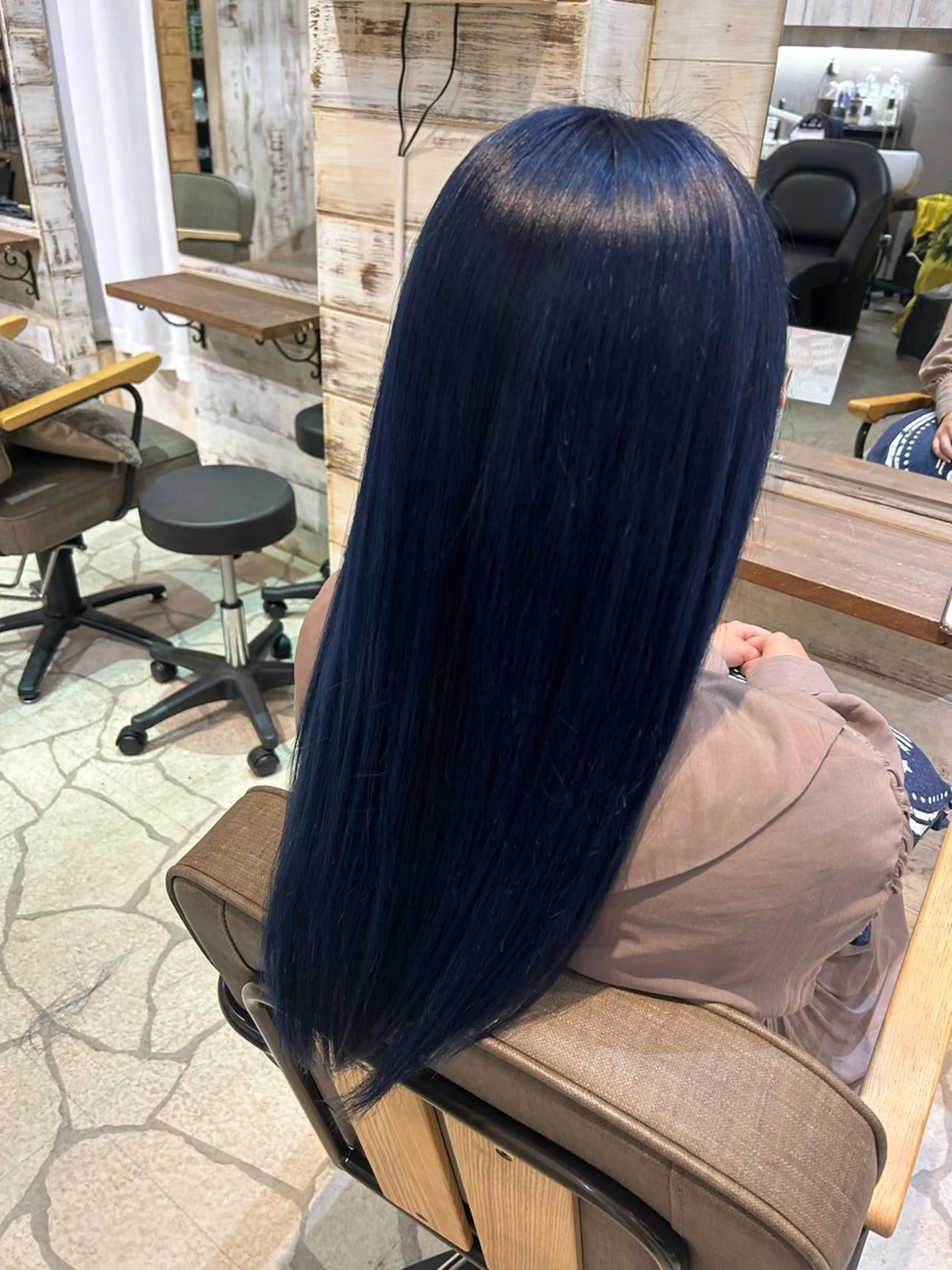 カラー 稲井 裕美のヘアスタイル