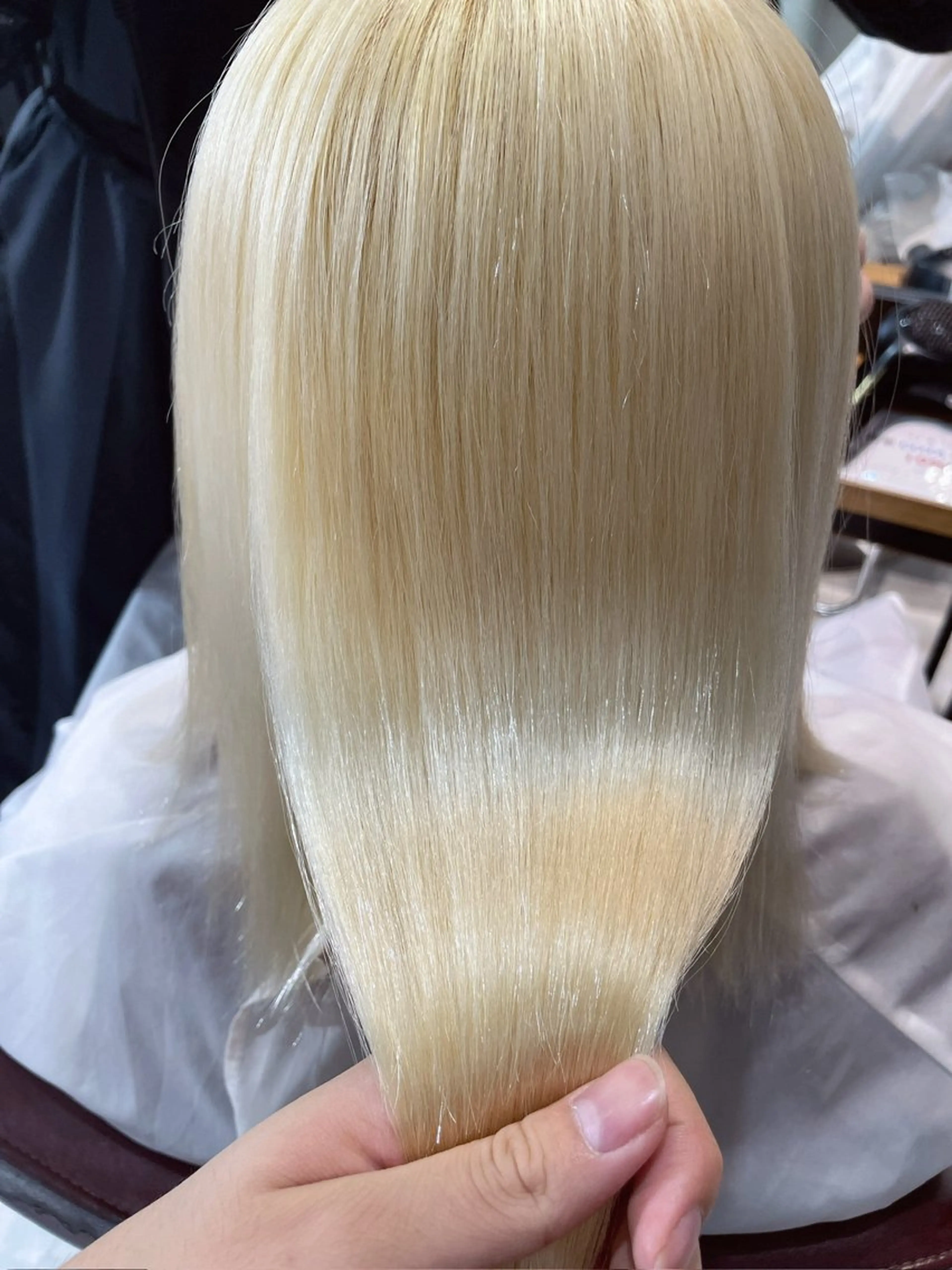 カラー Riku 韓国風レイヤーカットのヘアスタイル