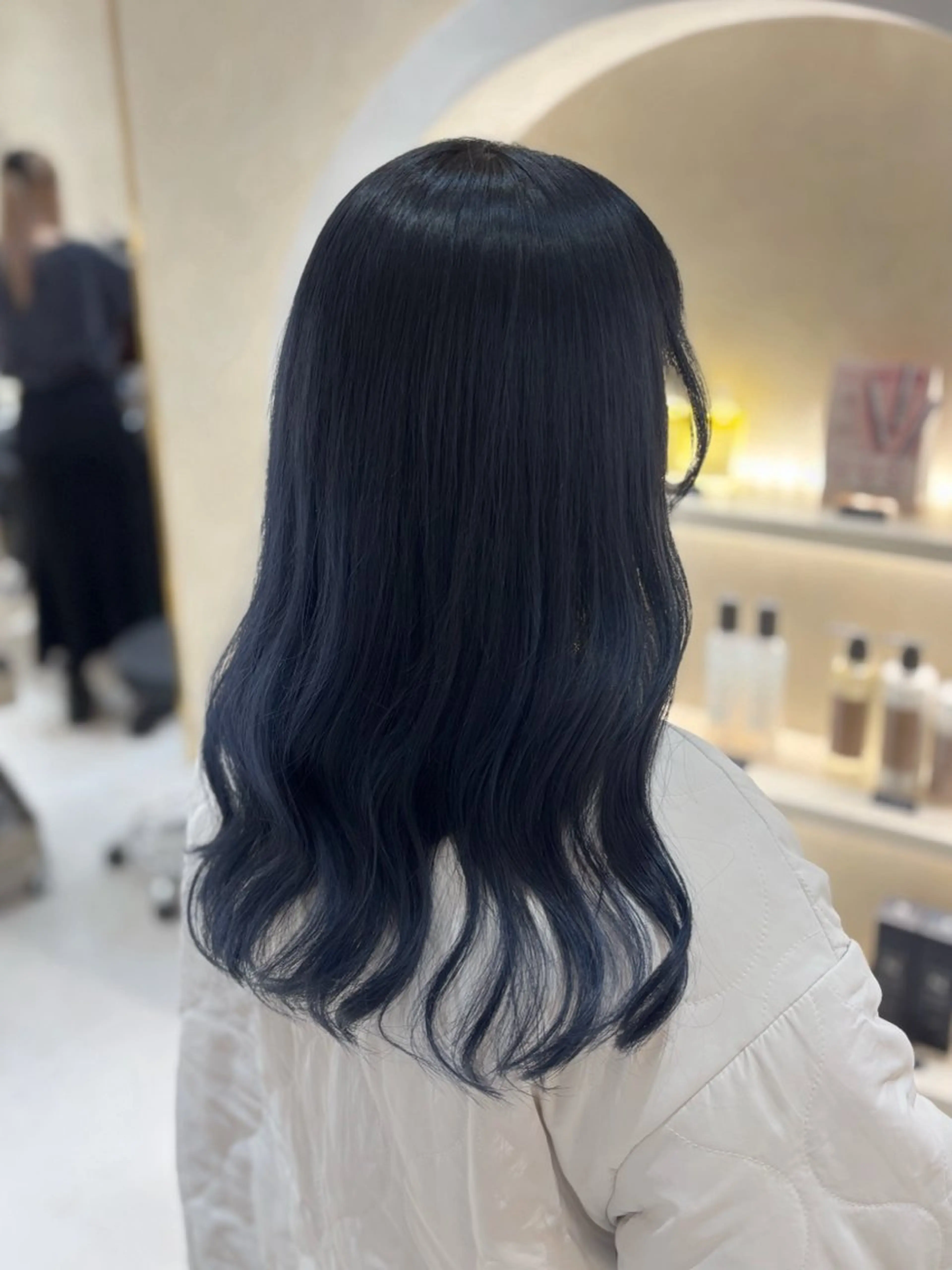 ロング カラー 黒髪 ブリーチ ブルーカラー ブルーブラック カット ヘアカラー りほ/顔周りカット/ レイヤーカットのヘアスタイル