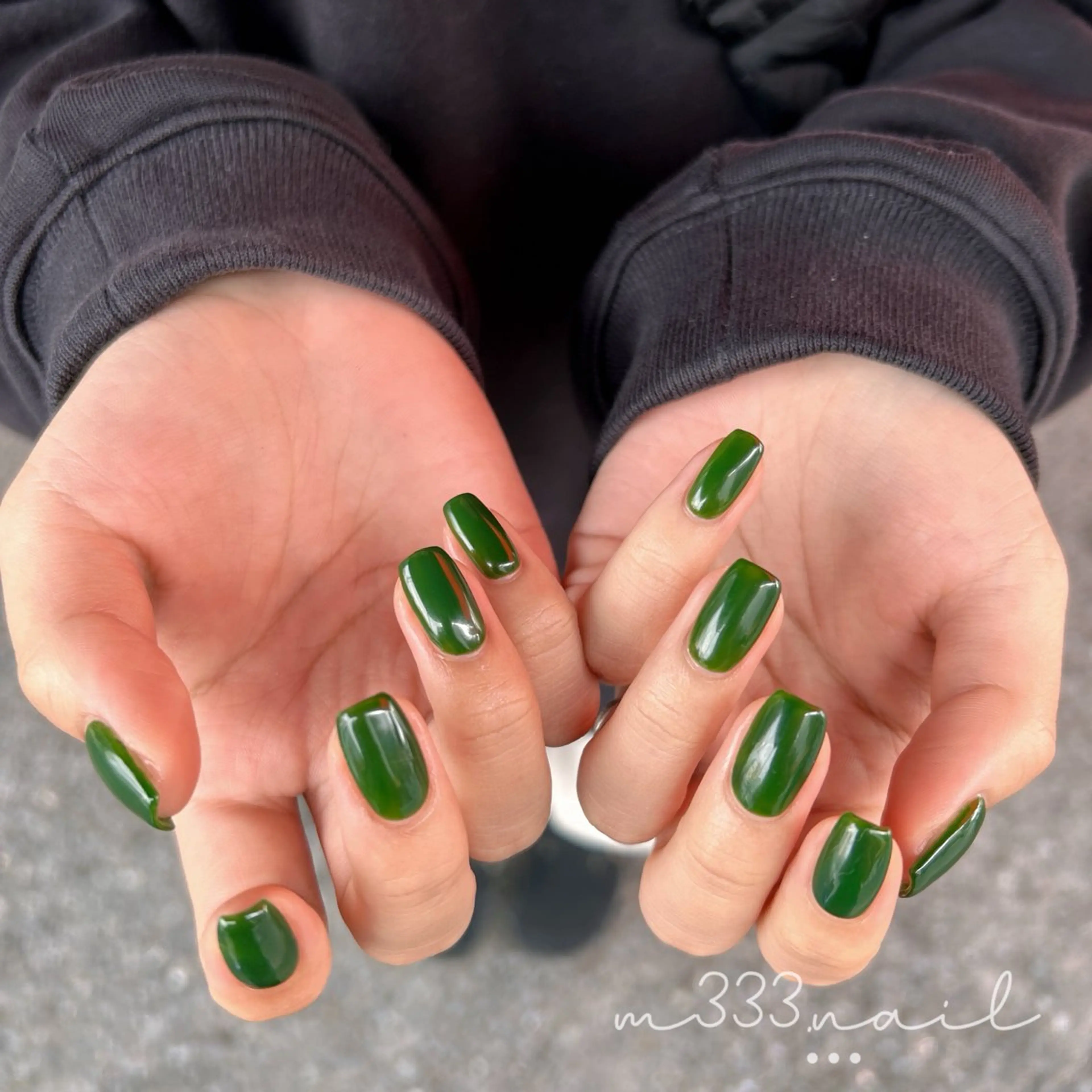 ネイル グリーン シンプルネイル 冬ネイル ハンドネイル hair  MILE.所属・MILE. mukonosouのネイルデザイン