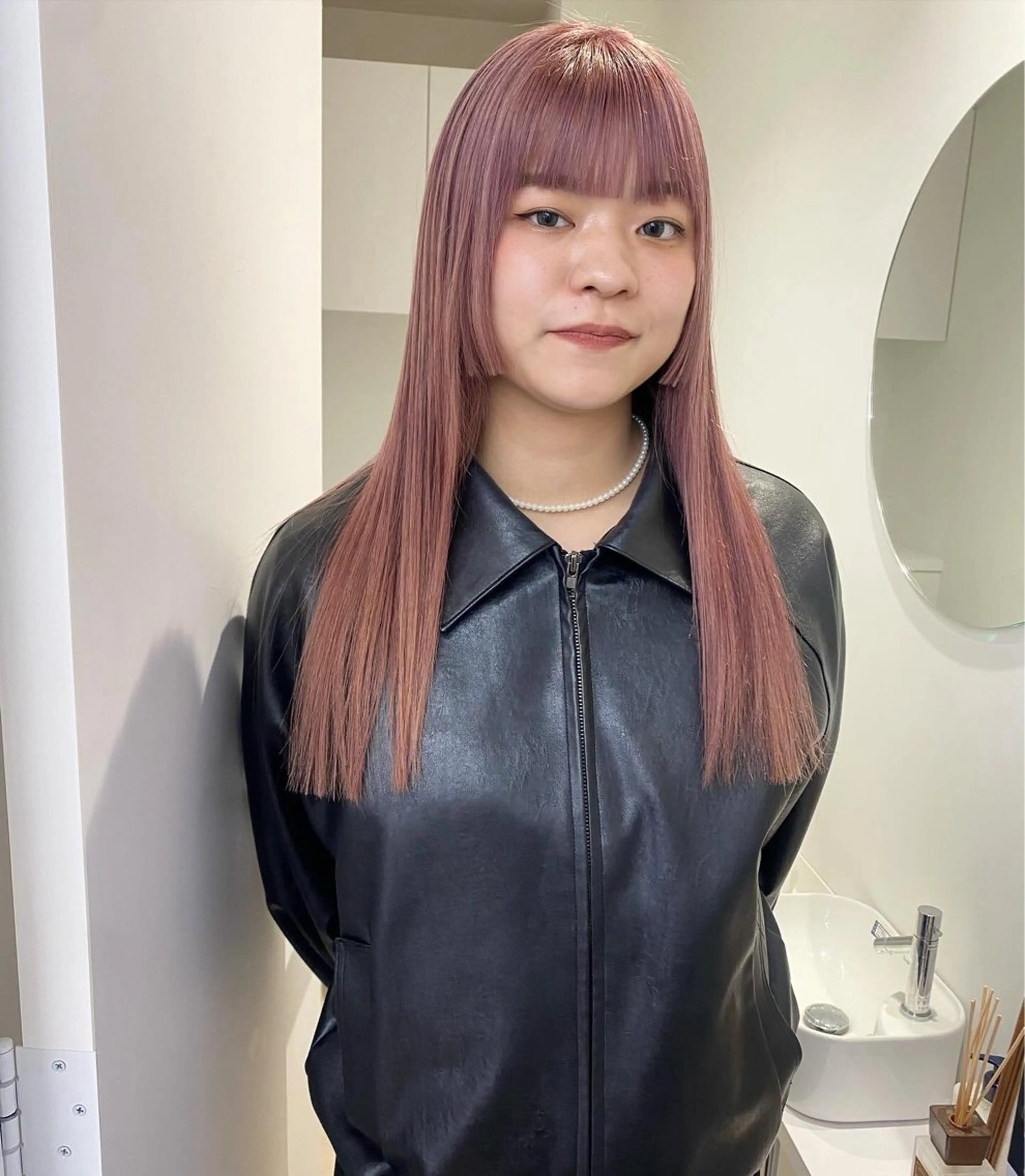セミロング カラー ベージュカラー ブリーチ ブロンド ミルクティーベージュ ペールベージュ ヘアカラー ボブ/ハイトーン REINAのヘアスタイル