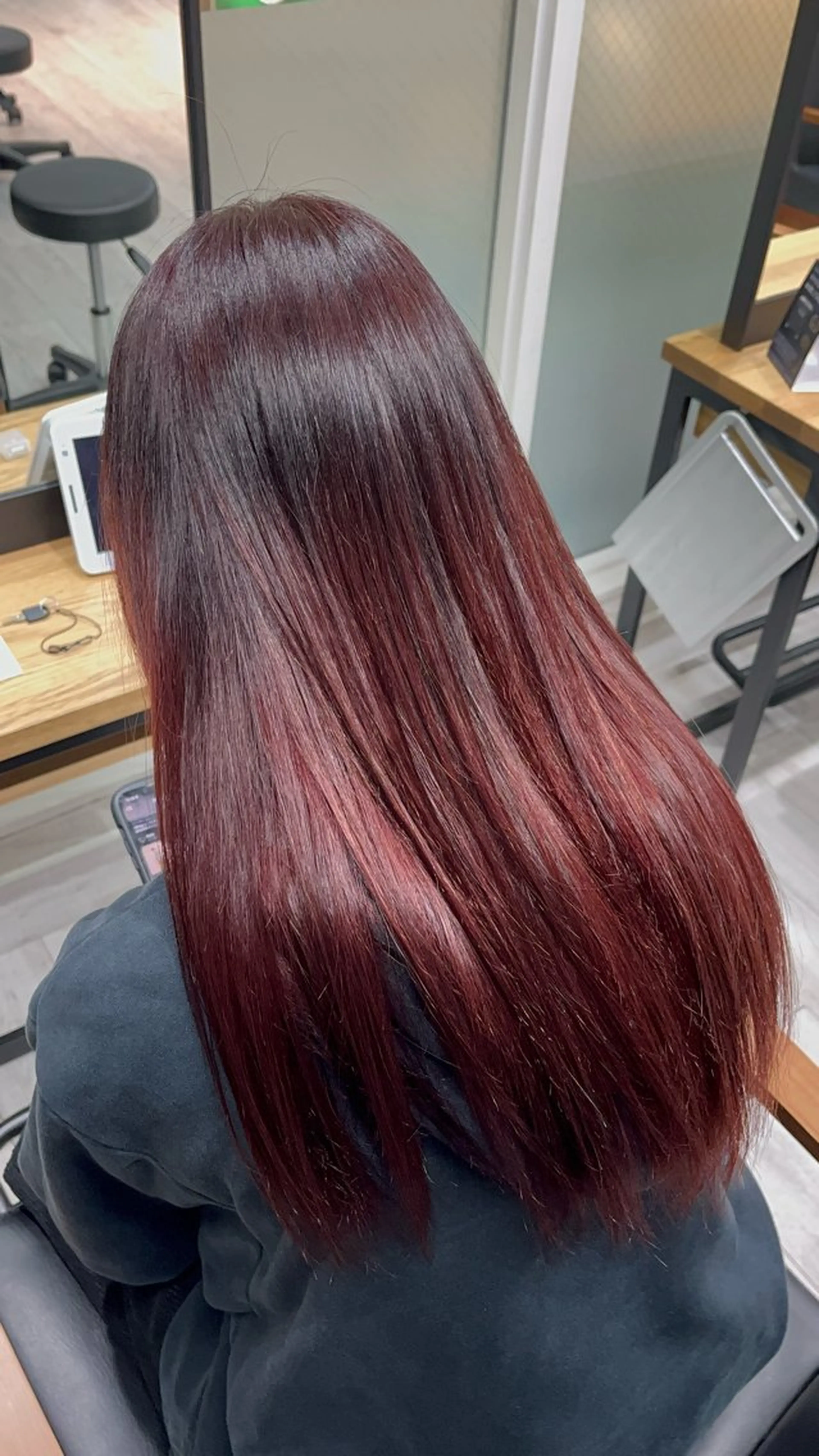 ロング ヘアカラー アイバ シュンのヘアスタイル