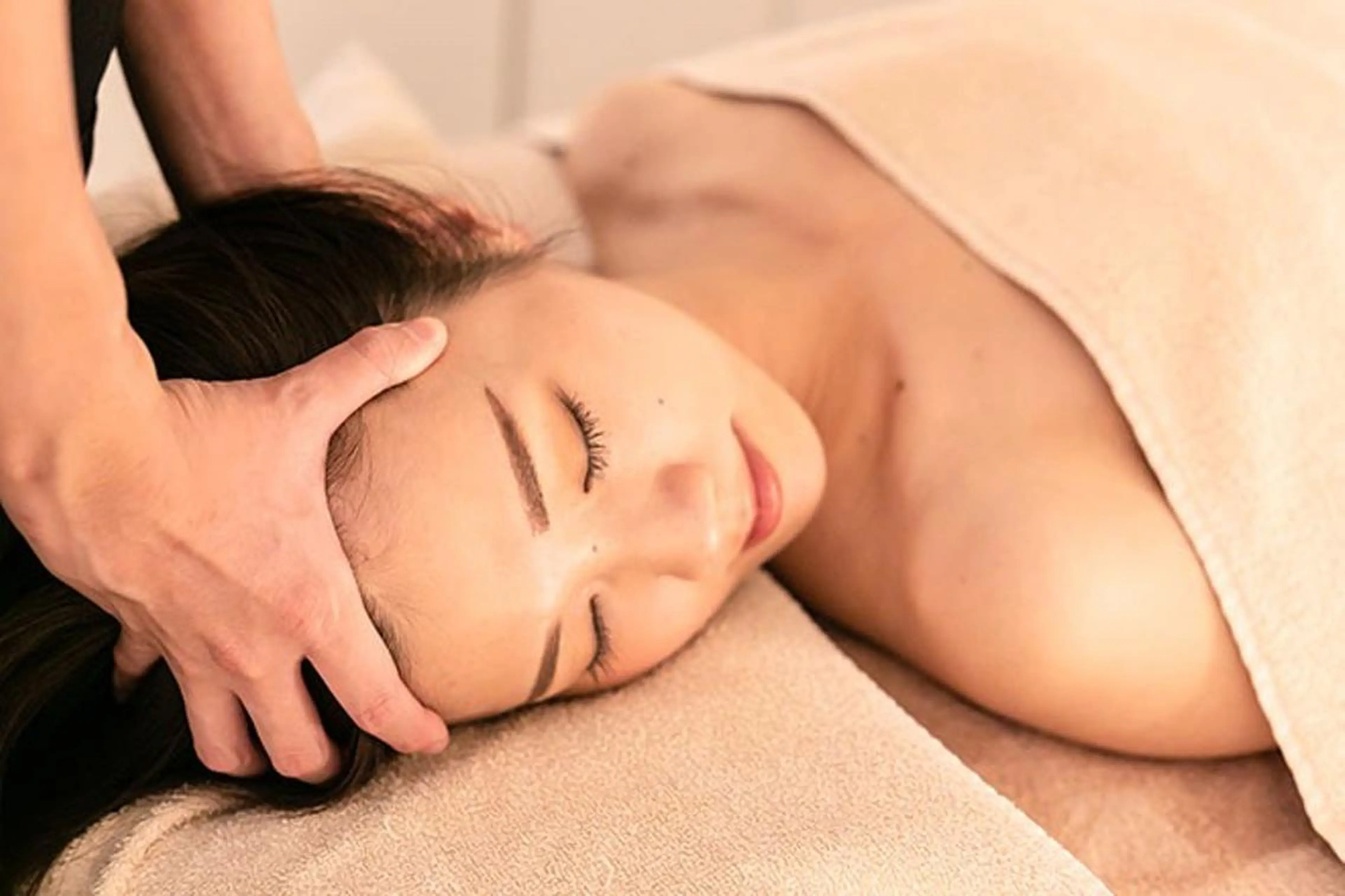 炭酸ヘッドスパ🌈30分(デコルテ首マッサージ付き)の写真