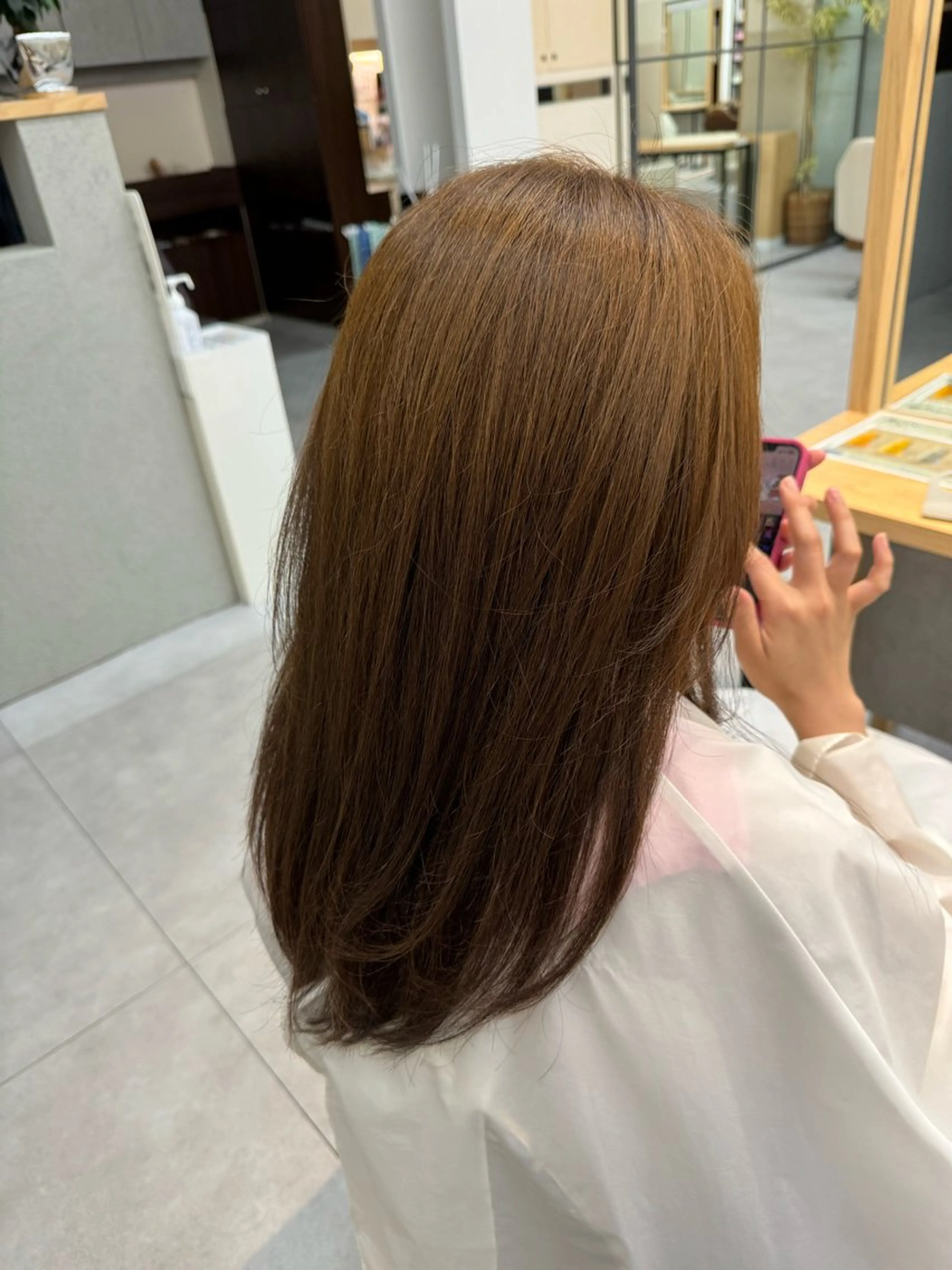 ロング カラー アッシュ 顔周りカット レイヤーカット 八木 佑菜のヘアスタイル