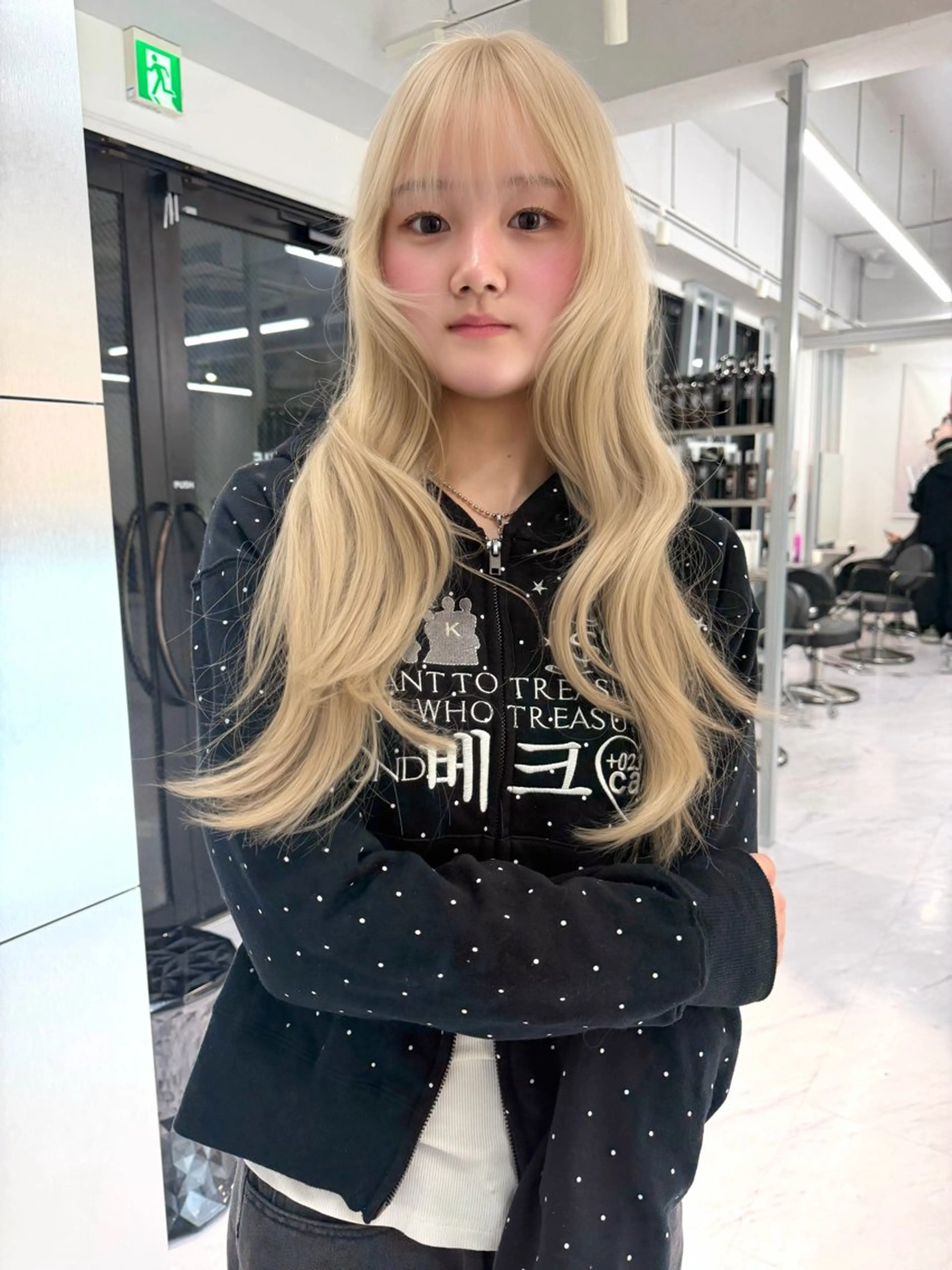 ロング カラー ベージュカラー ブリーチ ケアブリーチ デザインカラー ダブルカラー ヘアカラー トリートメント TATSUブリーチ/ ミルクティーベージュのヘアスタイル