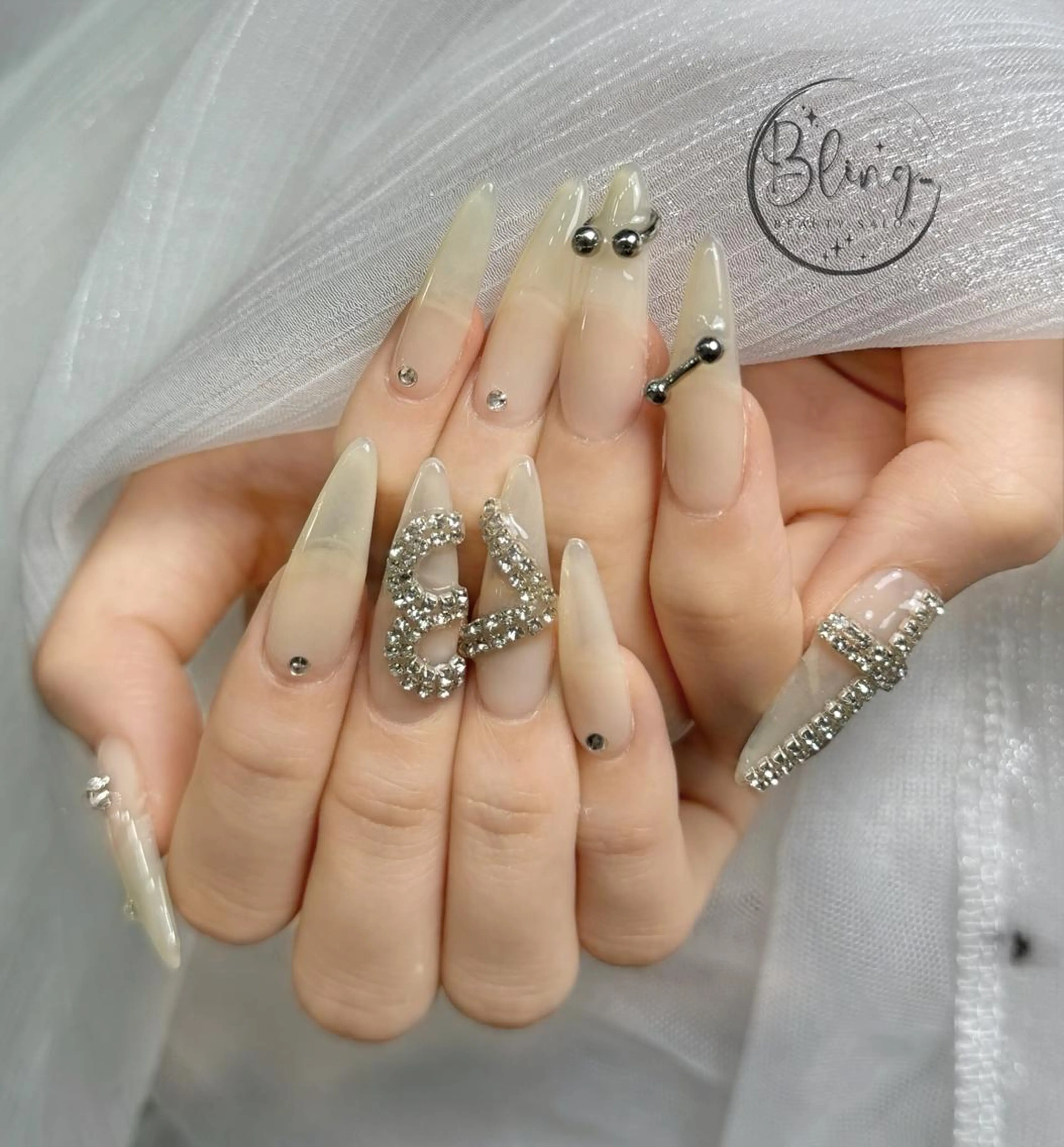 ロング カラー ベージュカラー グラデーションカラー ピンクカラー 韓国風ヘア ハンドネイル Bling Salonのネイルデザイン