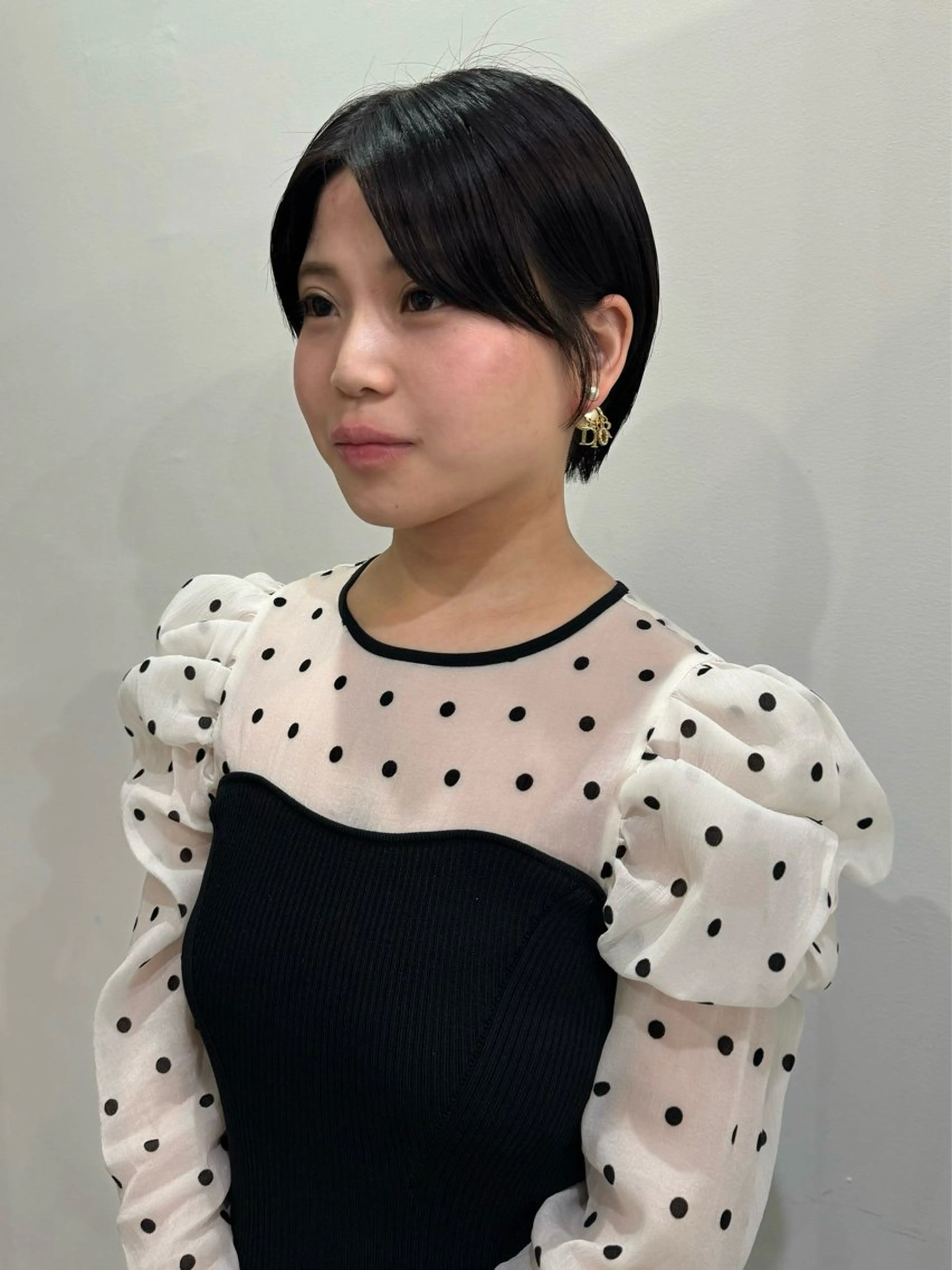 ショート ショートヘア 切りっぱなしボブ/ ブリーチカラー/大塚のヘアスタイル