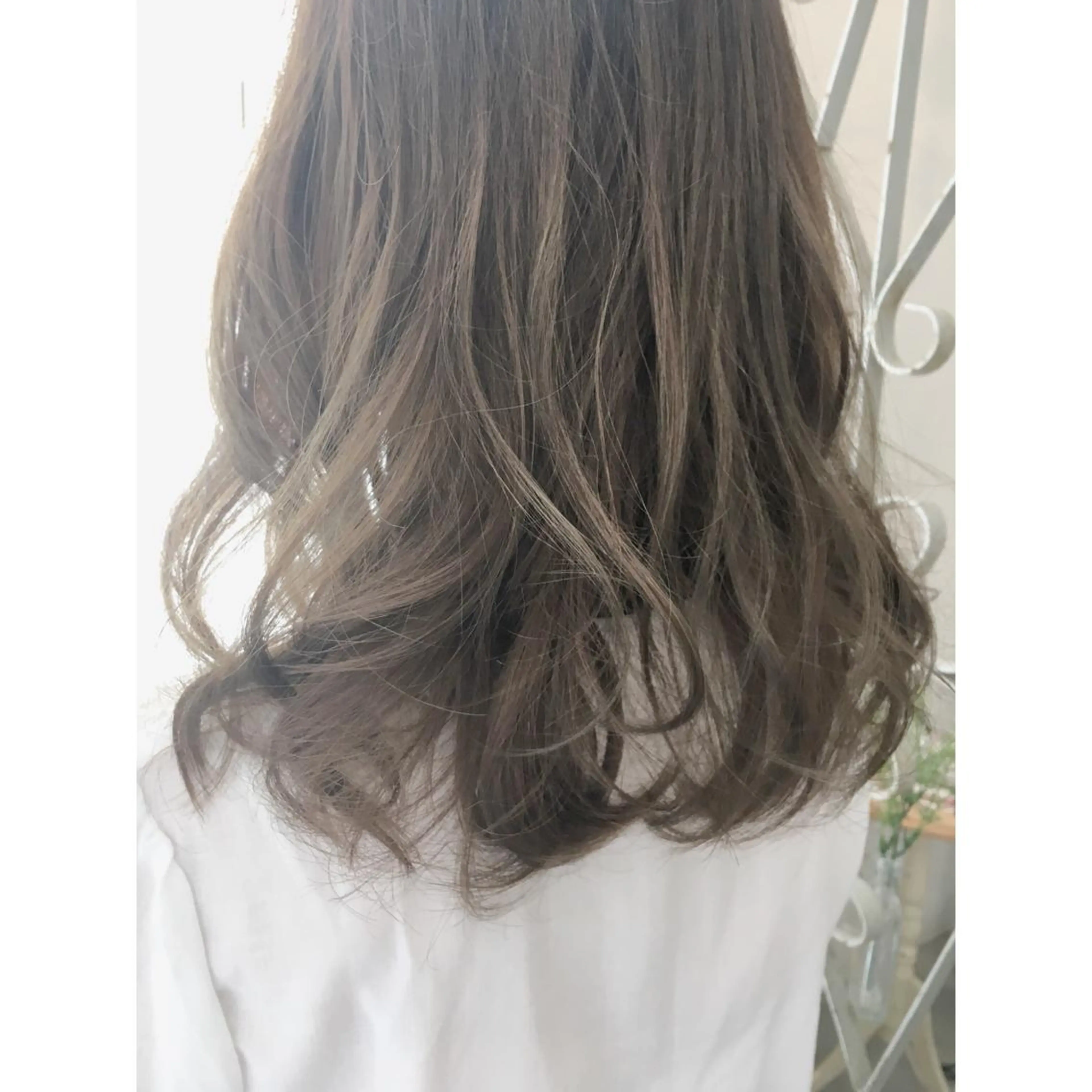 セミロング カラー カット ヘアカラー fio マナミのヘアスタイル