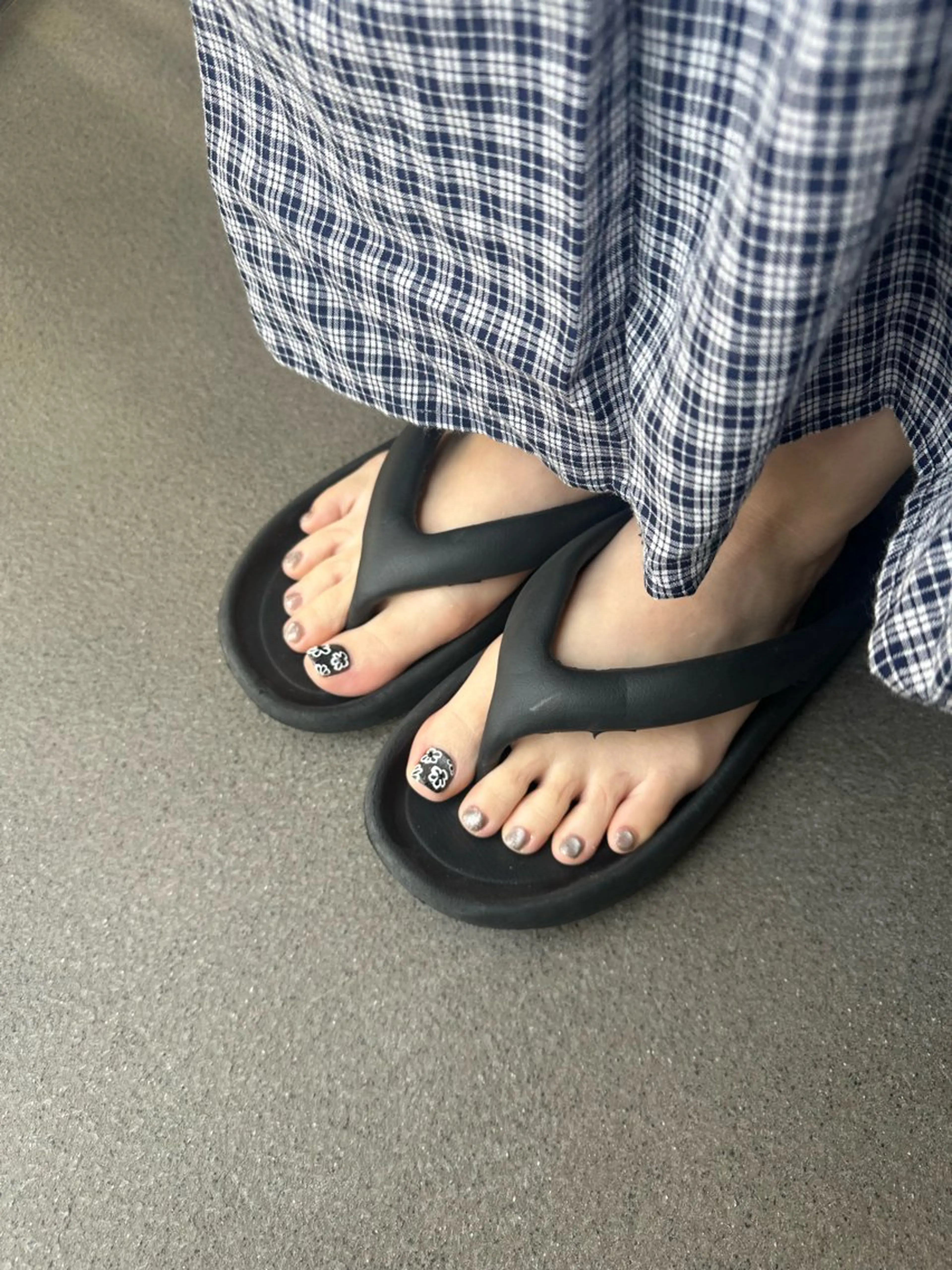 《フットネイル》オフなし+アート2本°•*の写真