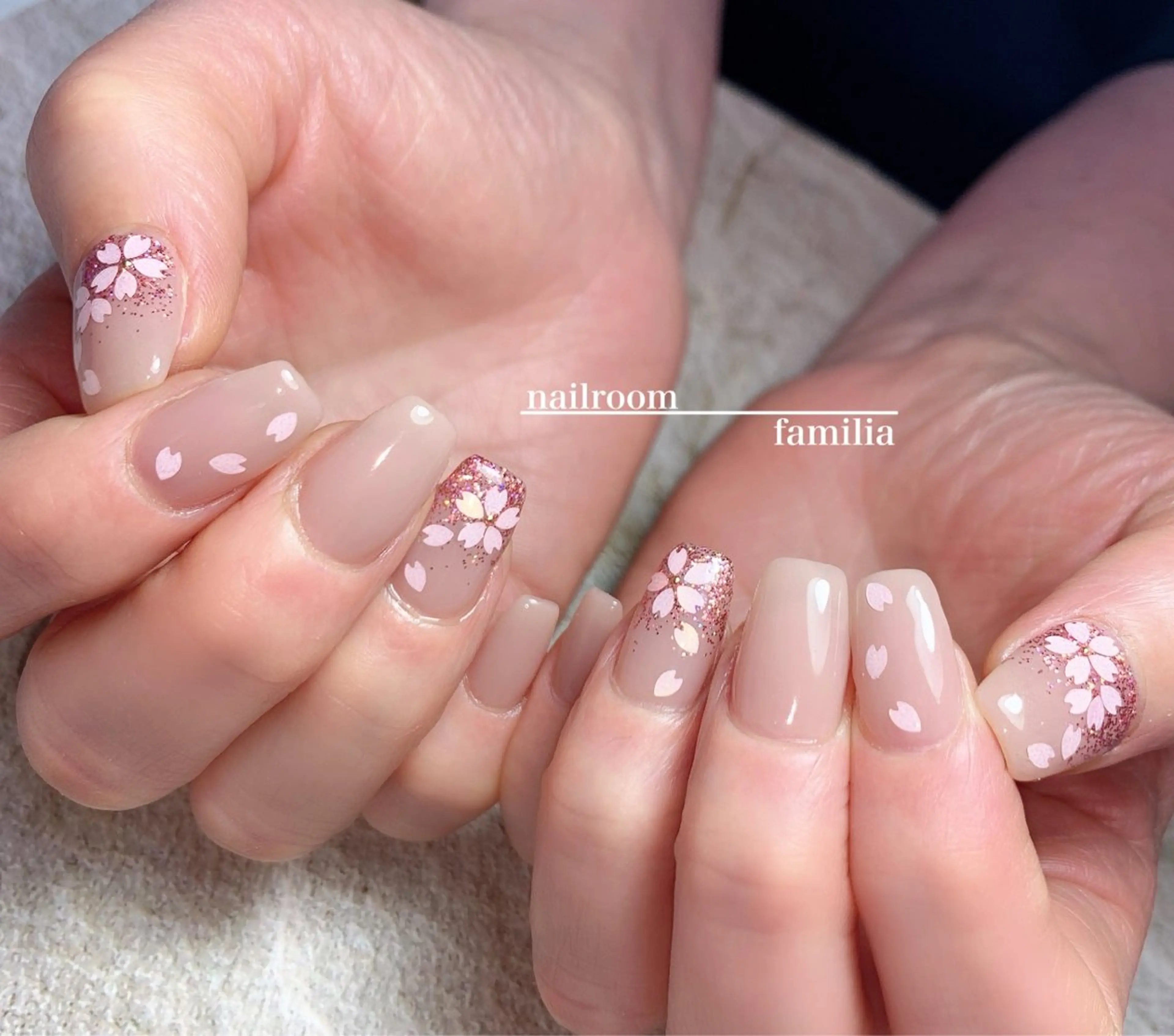 ネイル 桜ネイル ホログラムネイル ハンドネイル -nailroom- familiaのネイルデザイン