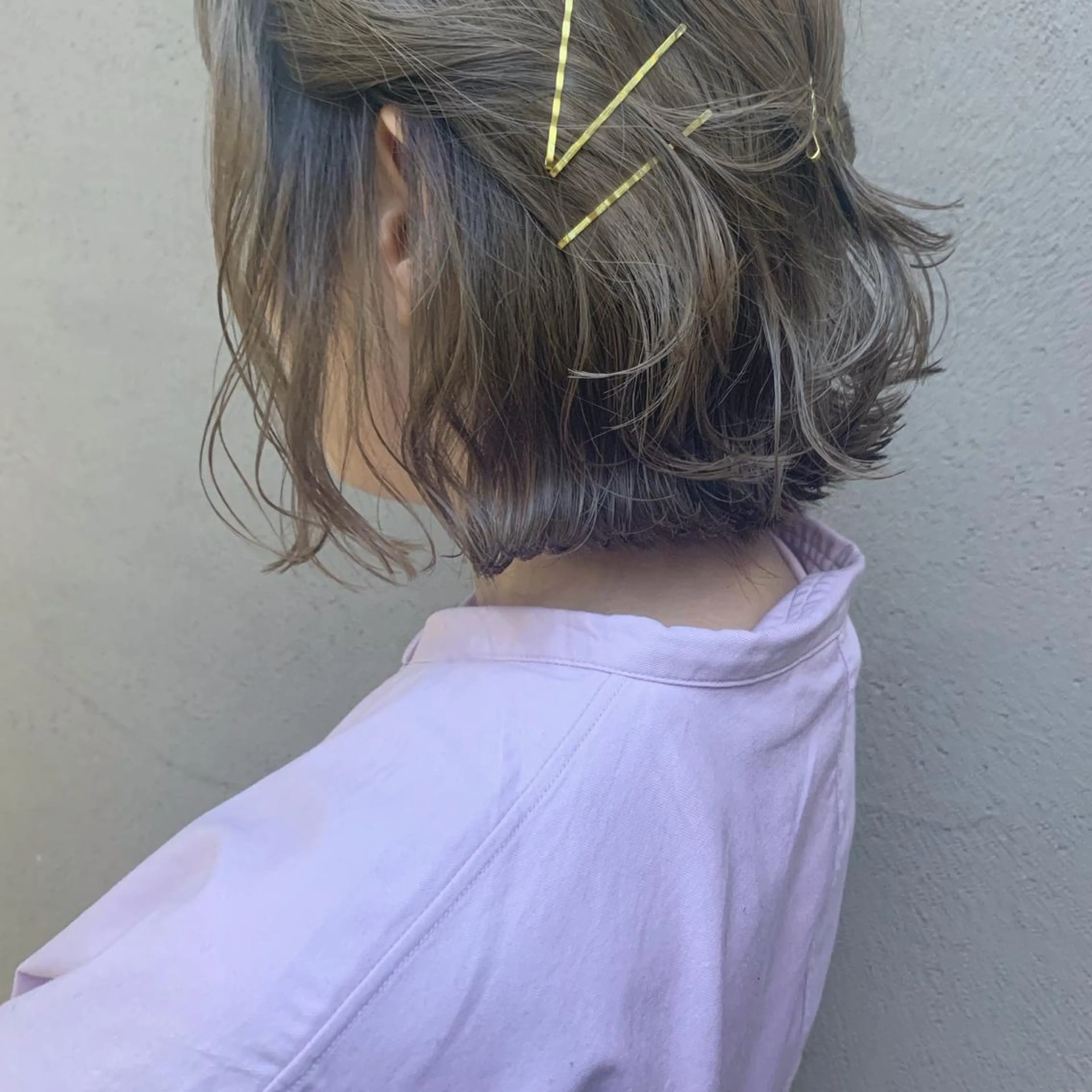 ミディアム カラー ヘアアレンジ 切りっぱなしボブ 透明感カラー ハイトーンカラー ボブ ayano /トレンドヘアのヘアスタイル