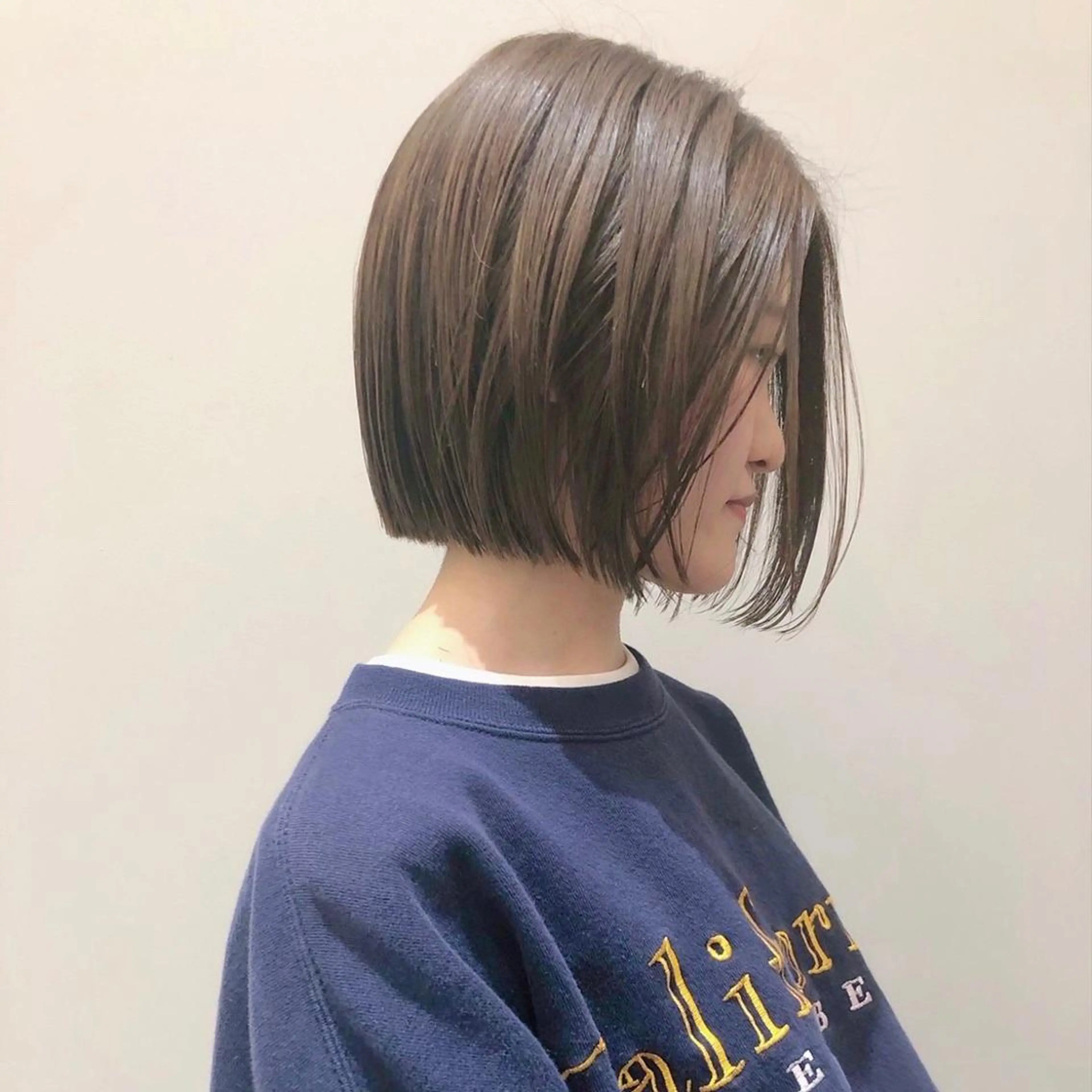 ショート カラー ベージュカラー ボブ カット ヘアカラー トリートメント カットハウスwith所属・角田 翔太郎のヘアスタイル