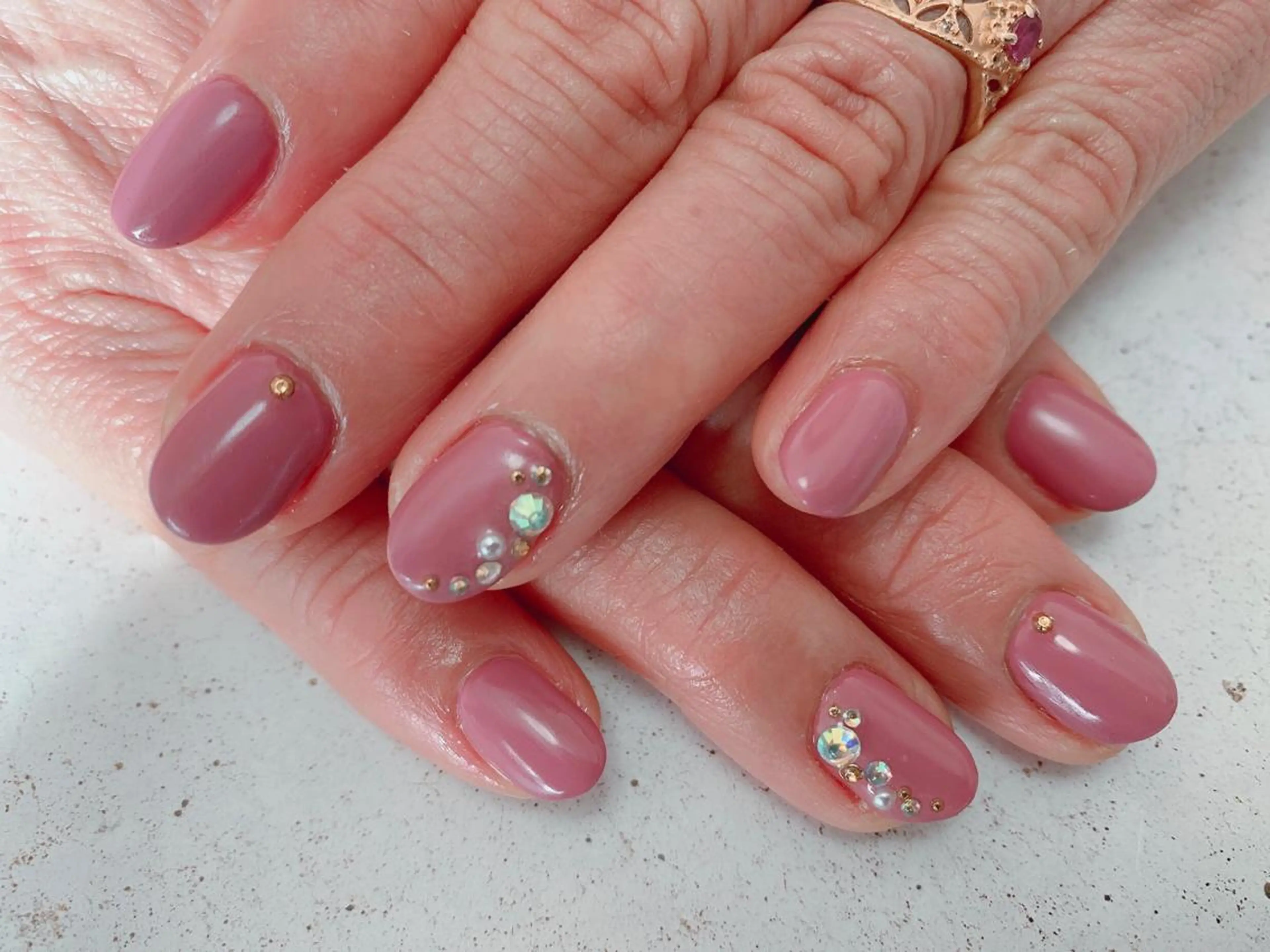 ネイル ストーンネイル nico.nico.mark NAIL所属・小林 梓のエステ・リラクイメージ