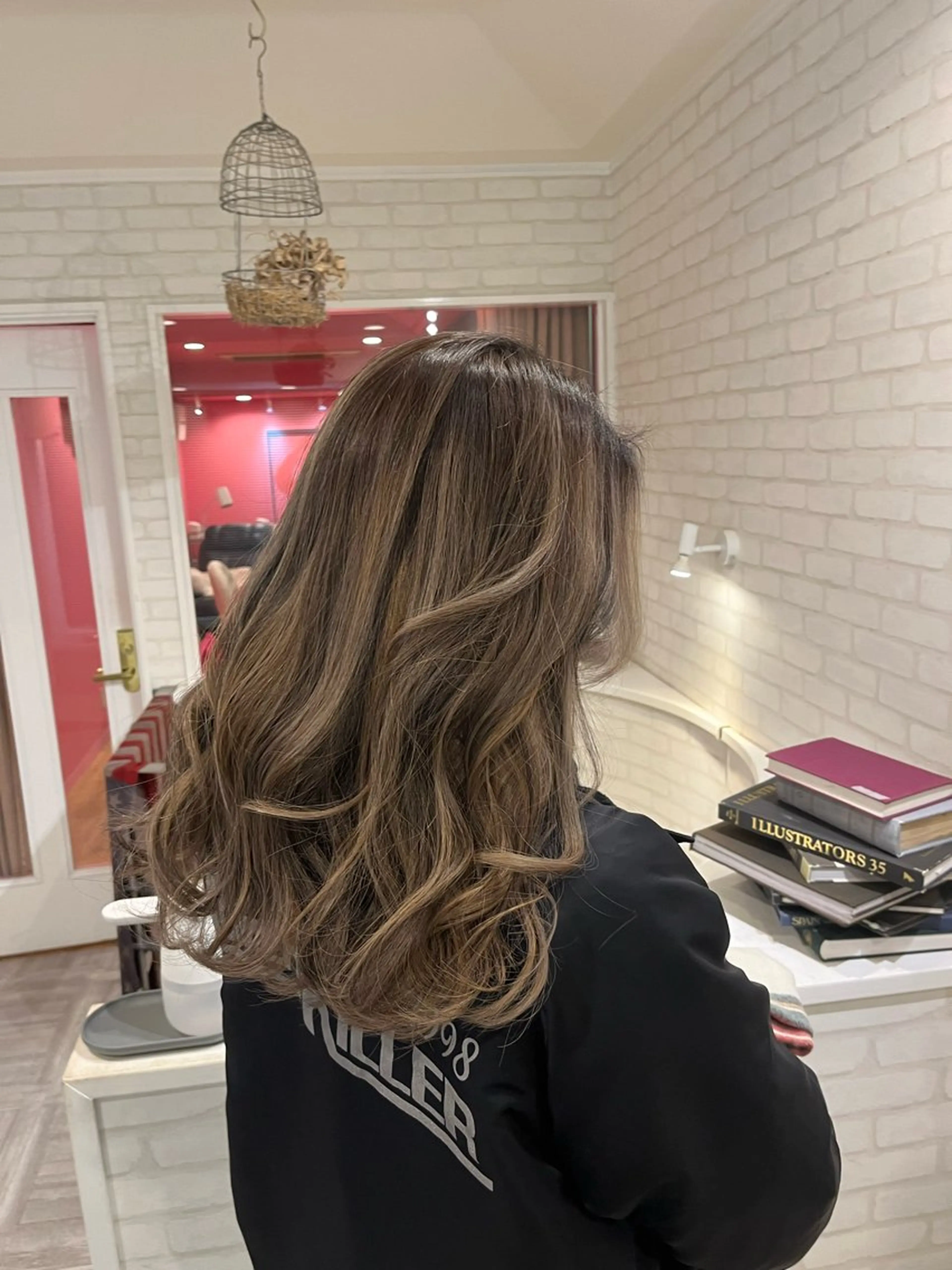 ロング カラー バレイヤージュ ハイライトカラー ハイライト レイヤーカット ヘアカラー 阿部 うららのマツエク・マツパデザイン