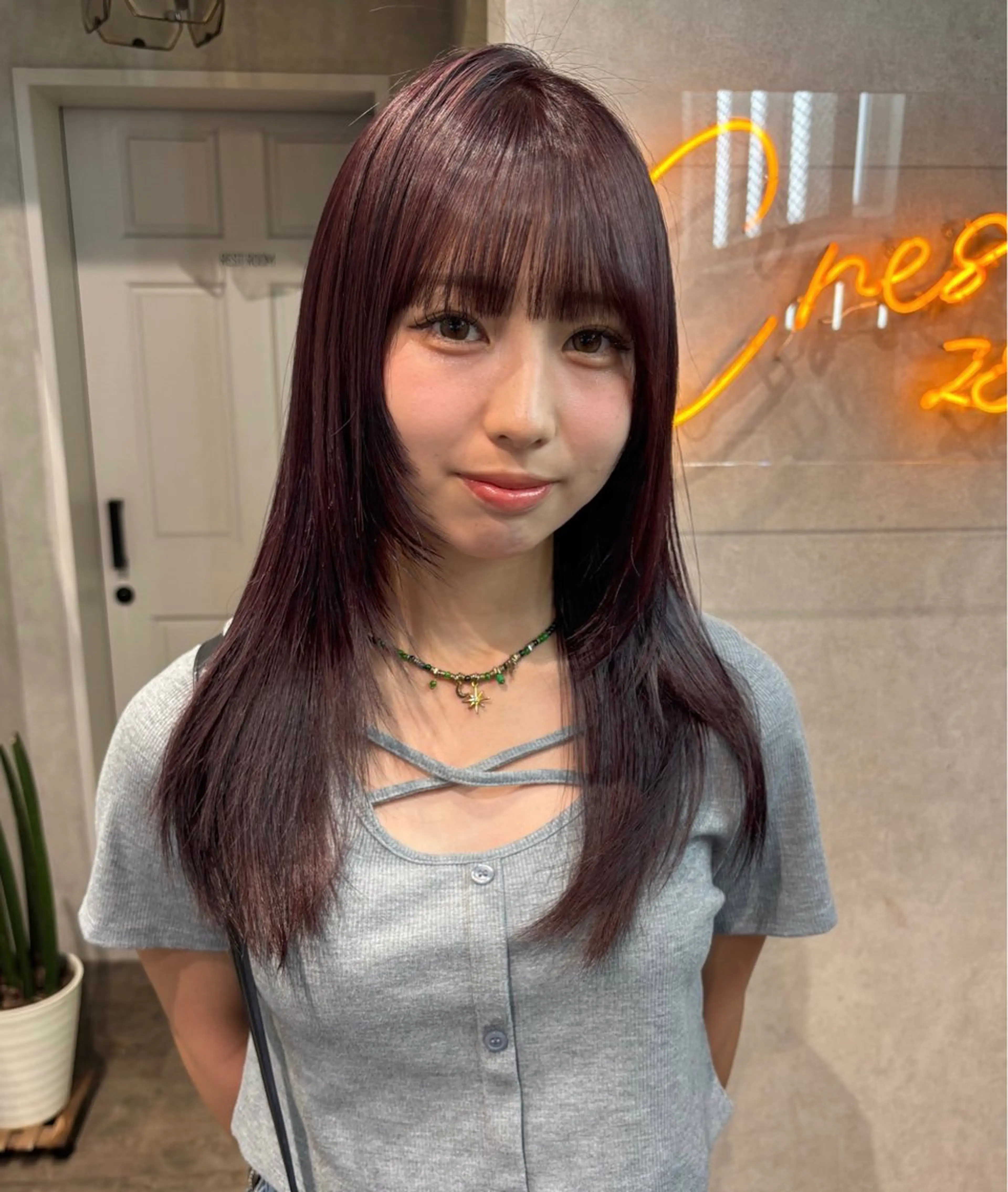 セミロング カラー ヘアアレンジ 切りっぱなしボブ ブリーチ ダブルカラー イヤリングカラー ハイライトカラー iona/ハイトーン /ネイルのネイルデザイン