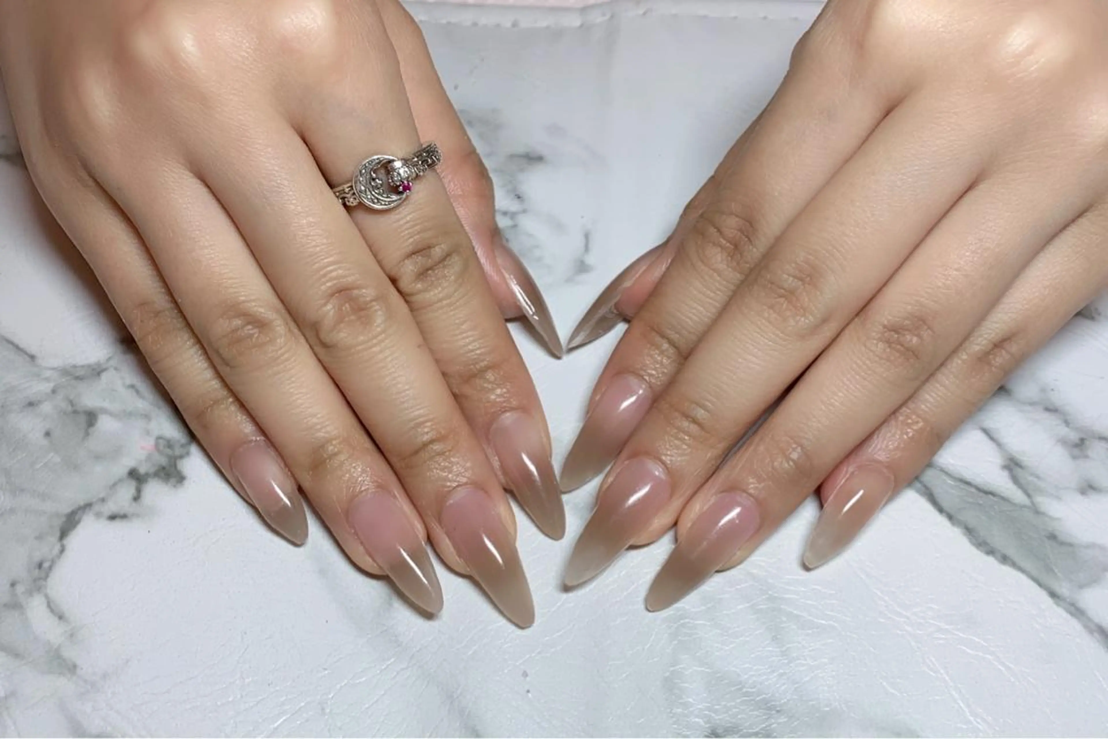 ネイル アニマル柄 アートネイル ニュアンスネイル ワンカラーネイル スカルプネイル ハンドネイル x.1.0.nail ♡Cのネイルデザイン