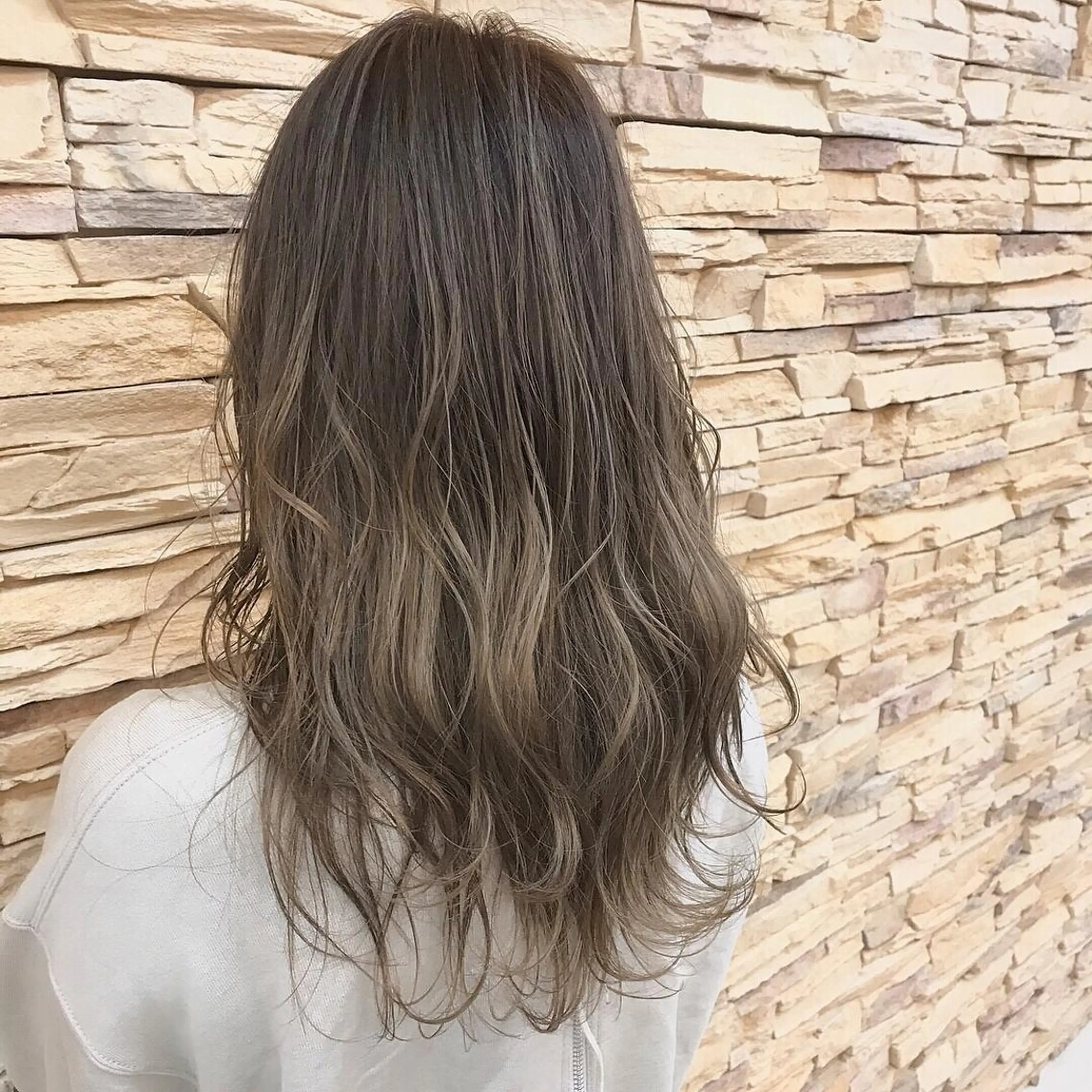 ロング カラー ヘアカラー トリートメント 髪質改善will hairdesignのヘアスタイル