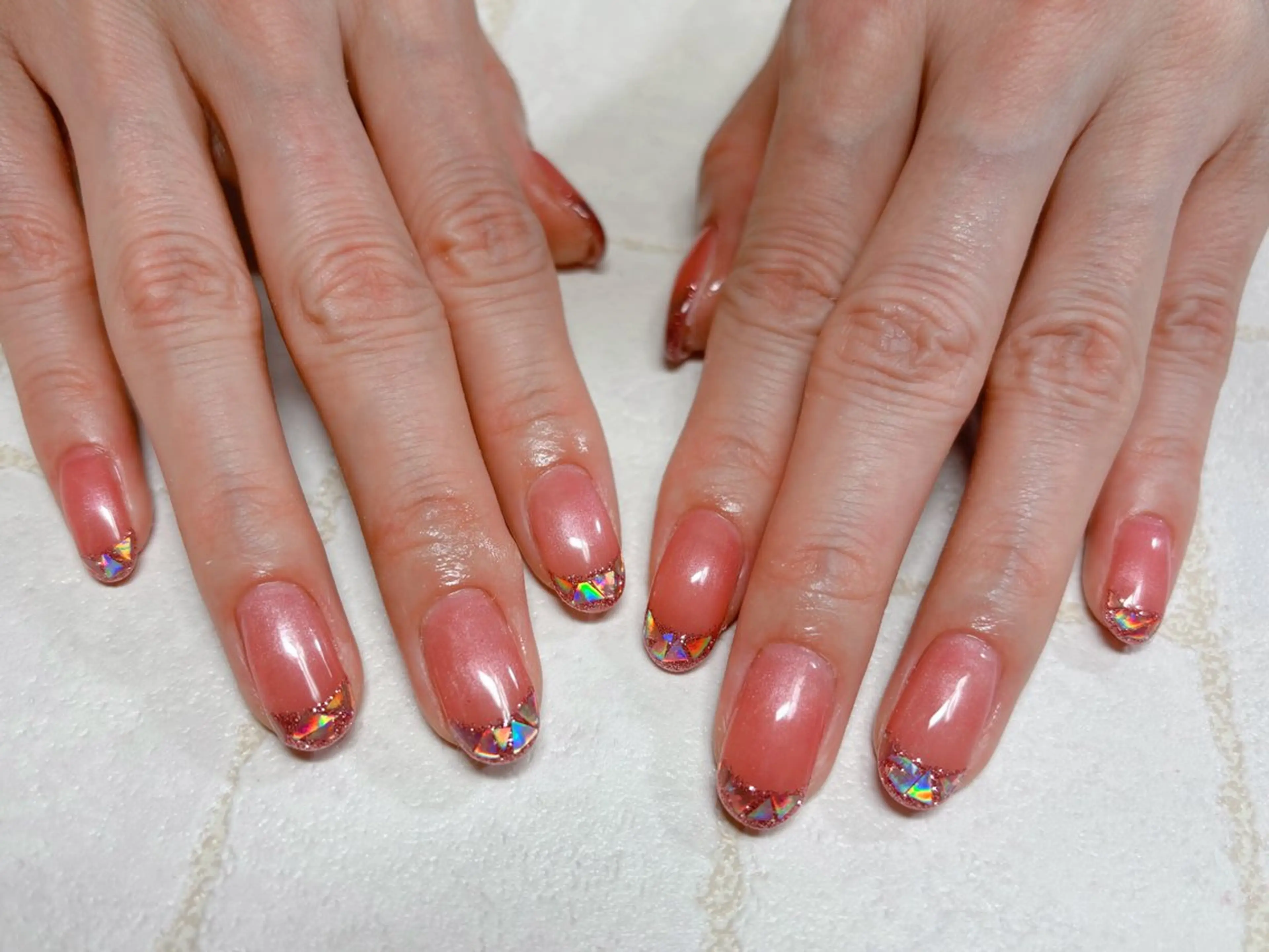 ネイル フレンチネイル ガラスフレンチ ハンドネイル ネイルサロン アティロン所属・ネイルサロン アティロンのネイルデザイン