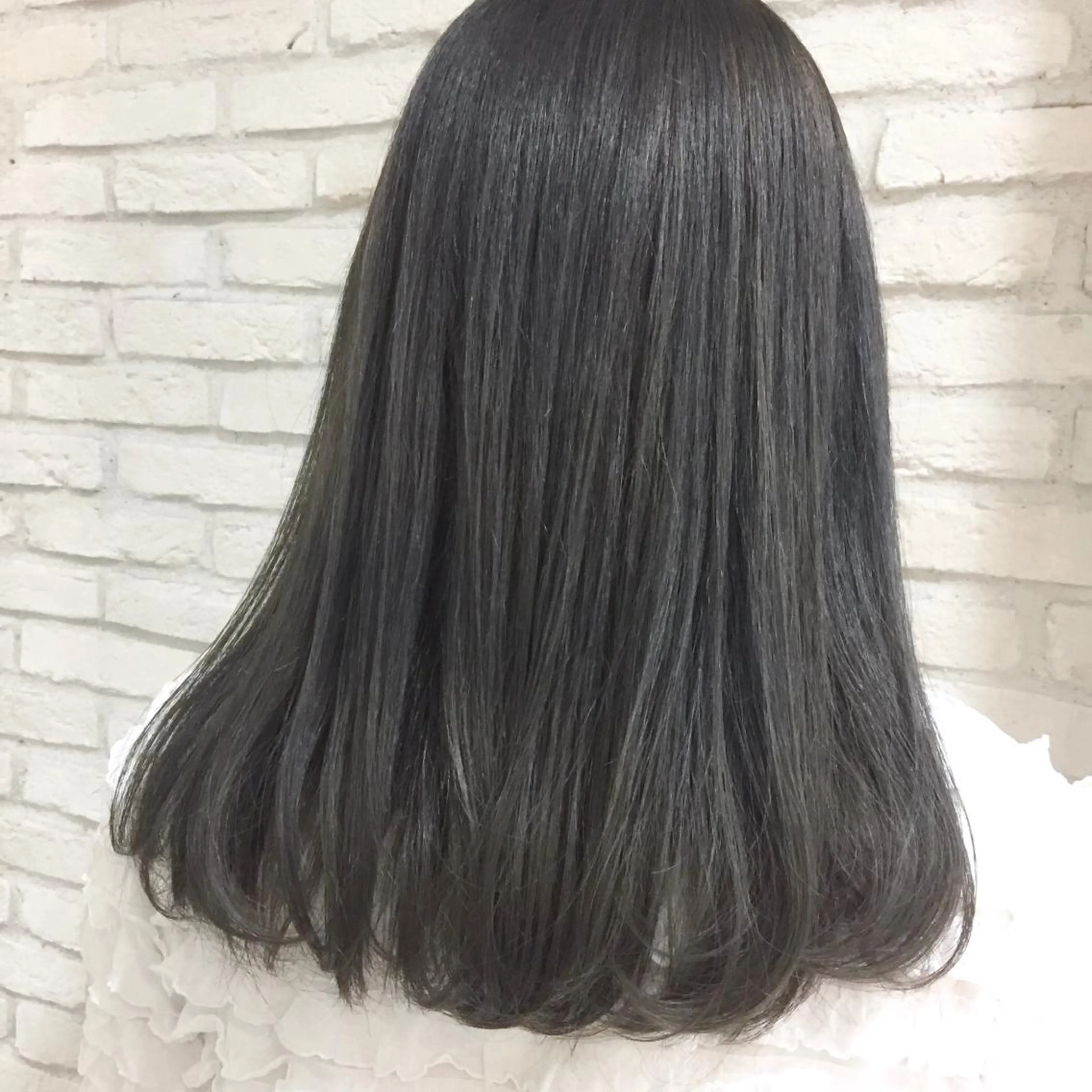 セミロング カラー ブリーチ HAUS 片山みほのヘアスタイル