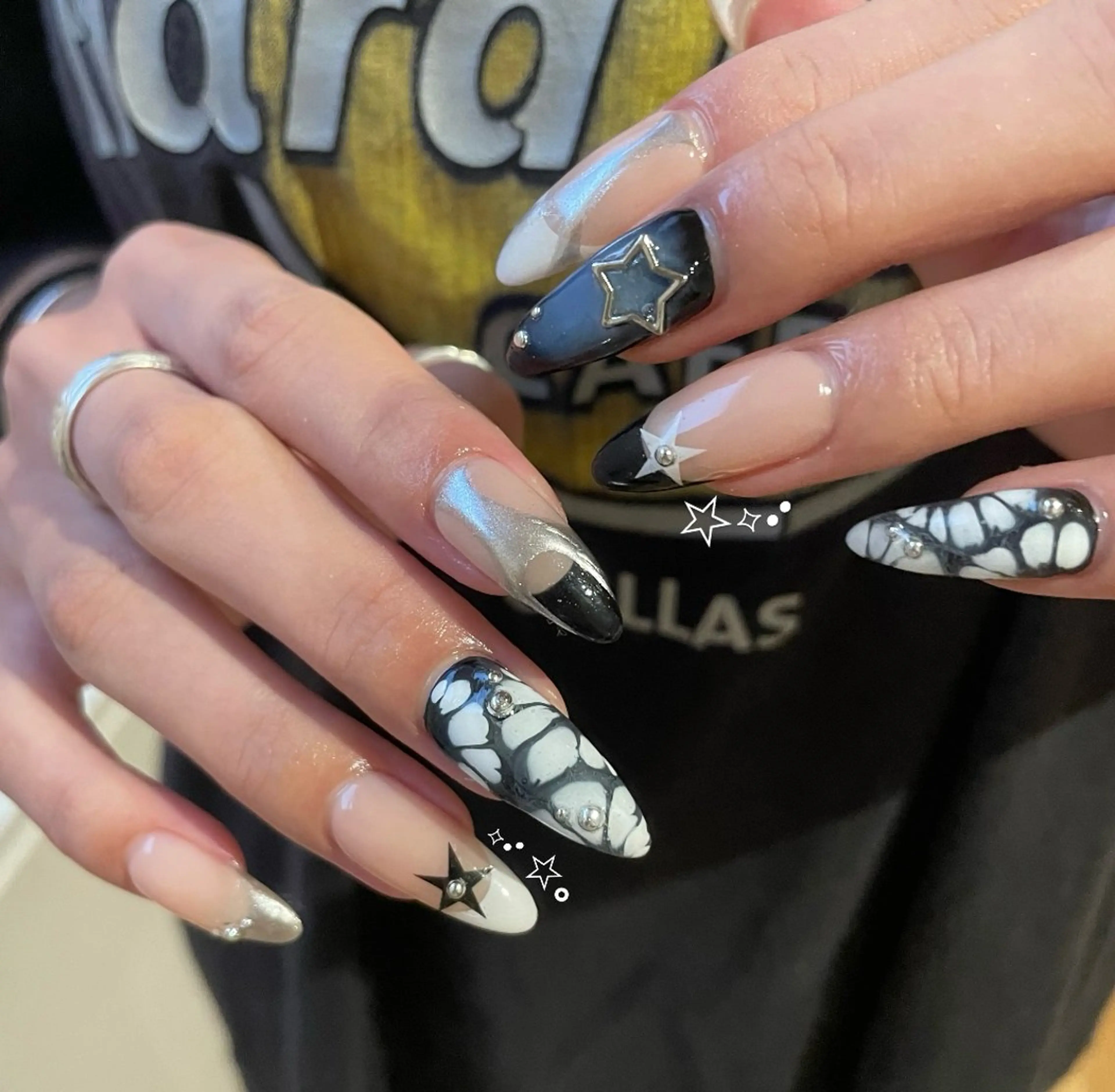 ネイル ハンドネイル Lua🌙ワンホン♡ ギャル♡推し活♡のネイルデザイン