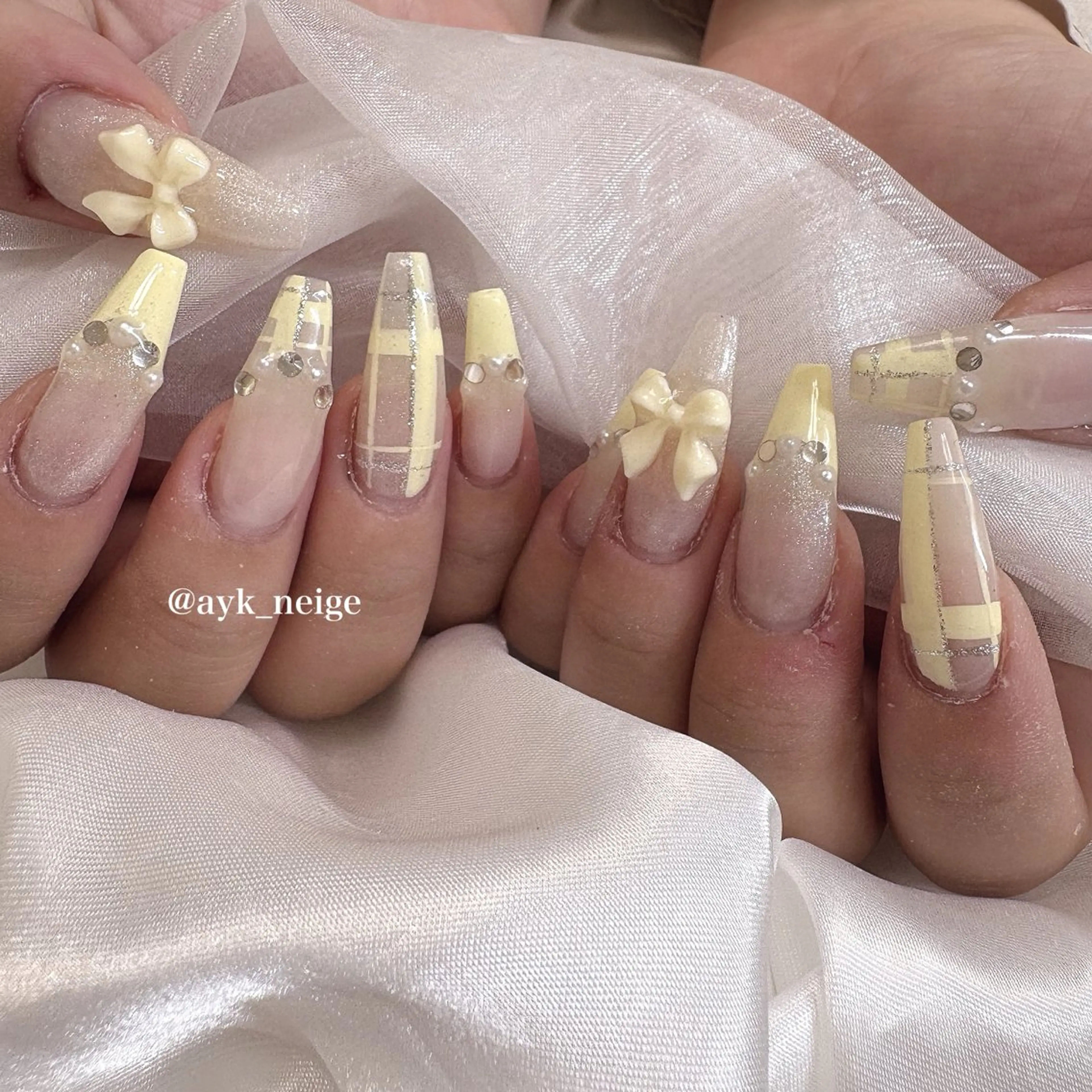 ネイル フットネイル キラキラネイル 韓国ネイル リボン シンプルネイル n'eige nail所属・大谷 綾香のネイルデザイン