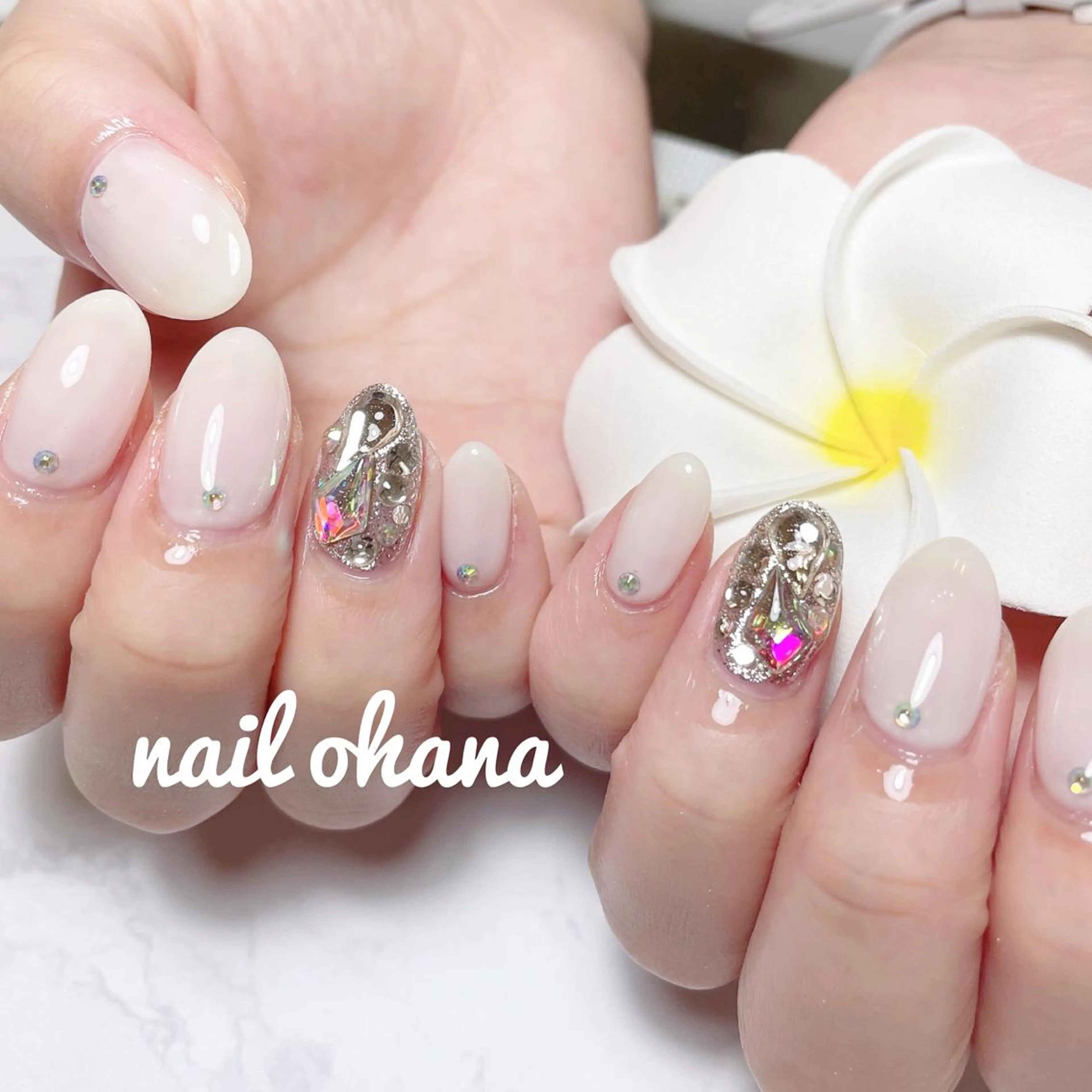 ネイル ジェルネイル キラキラネイル 持ち込み ワンカラーネイル ホワイト 那覇🏝️台湾人 ネイリストSHIUのネイルデザイン
