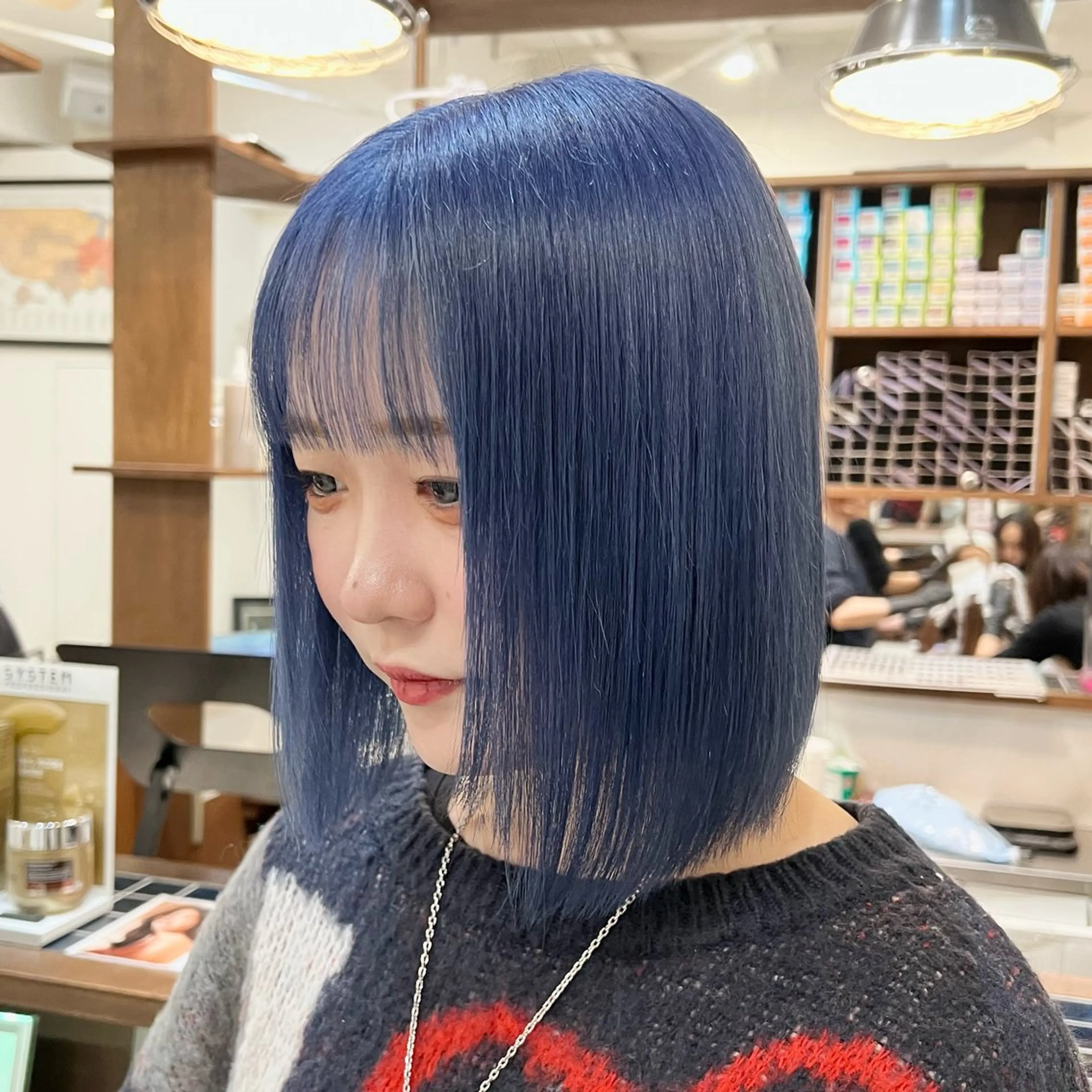 ミディアム カラー ブリーチ ブルーカラー ネイビーカラー カット ヘアカラー Ami ブリーチ/ハイトーンのヘアスタイル