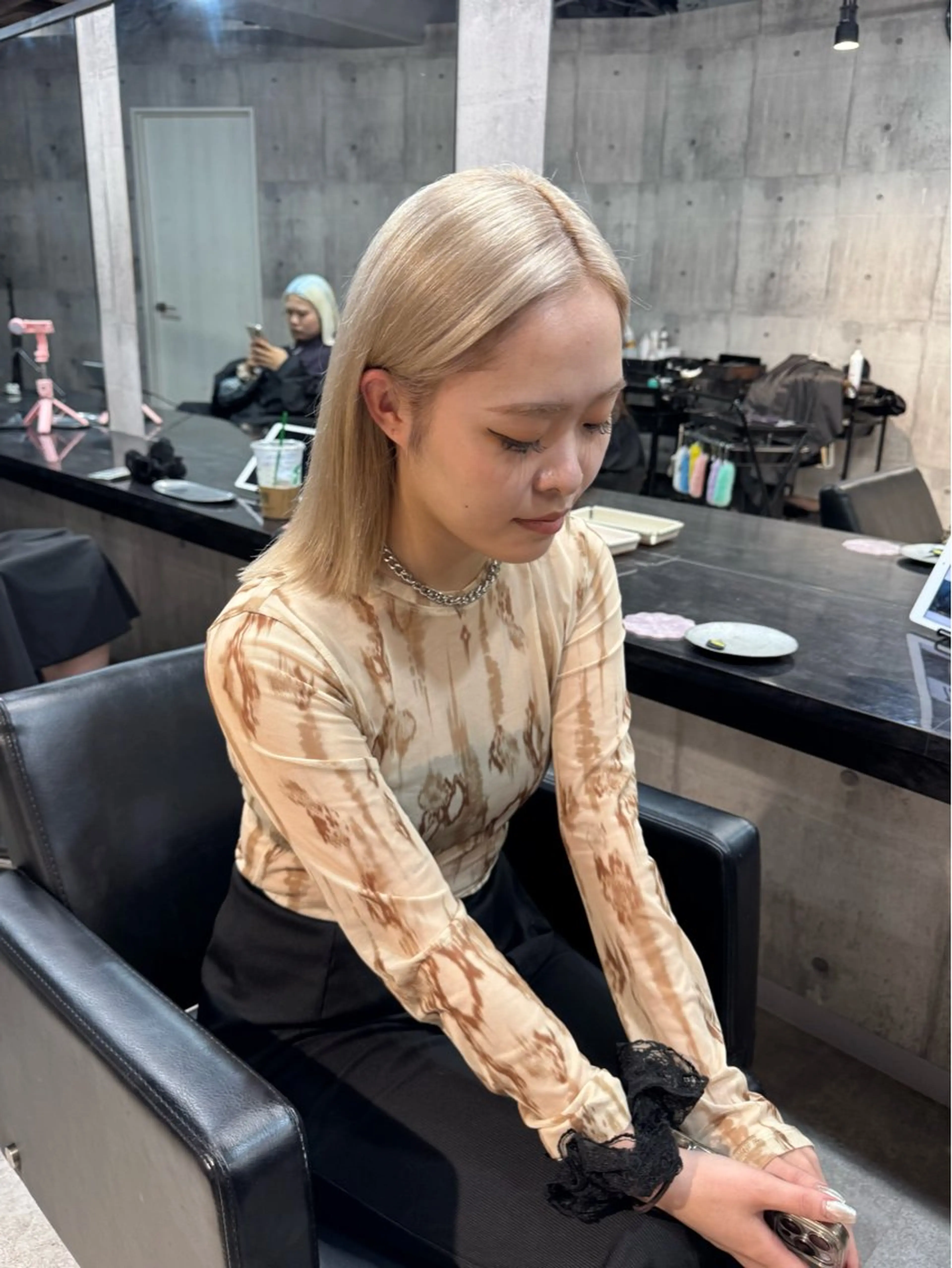 初ブリーチおすすめ☆２回ブリーチ+似合わせカラー+トリートメントの写真