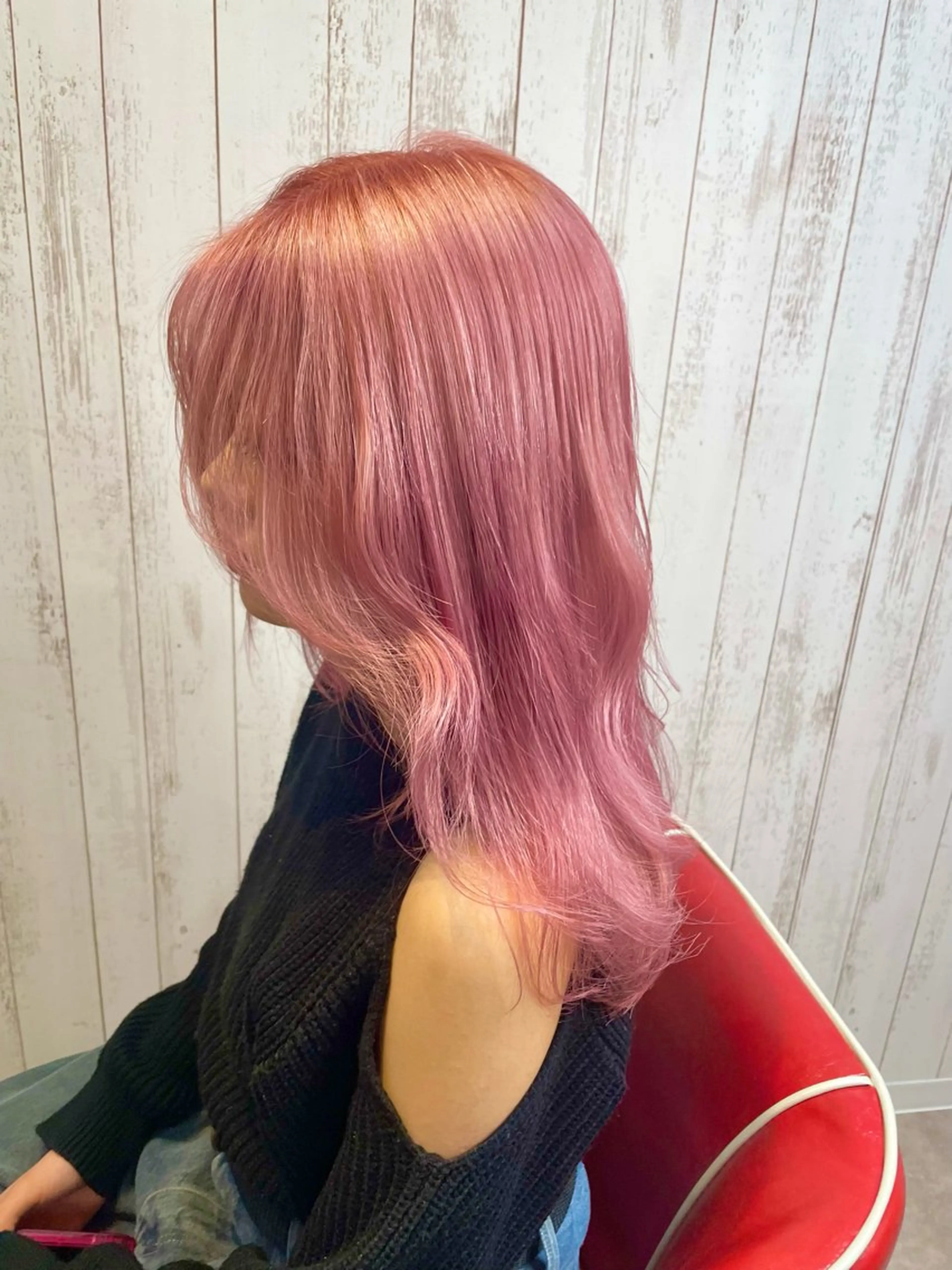 セミロング カット ヘアカラー ブリーチ特化🎖️ピ ンクカラー高橋さやかのヘアスタイル