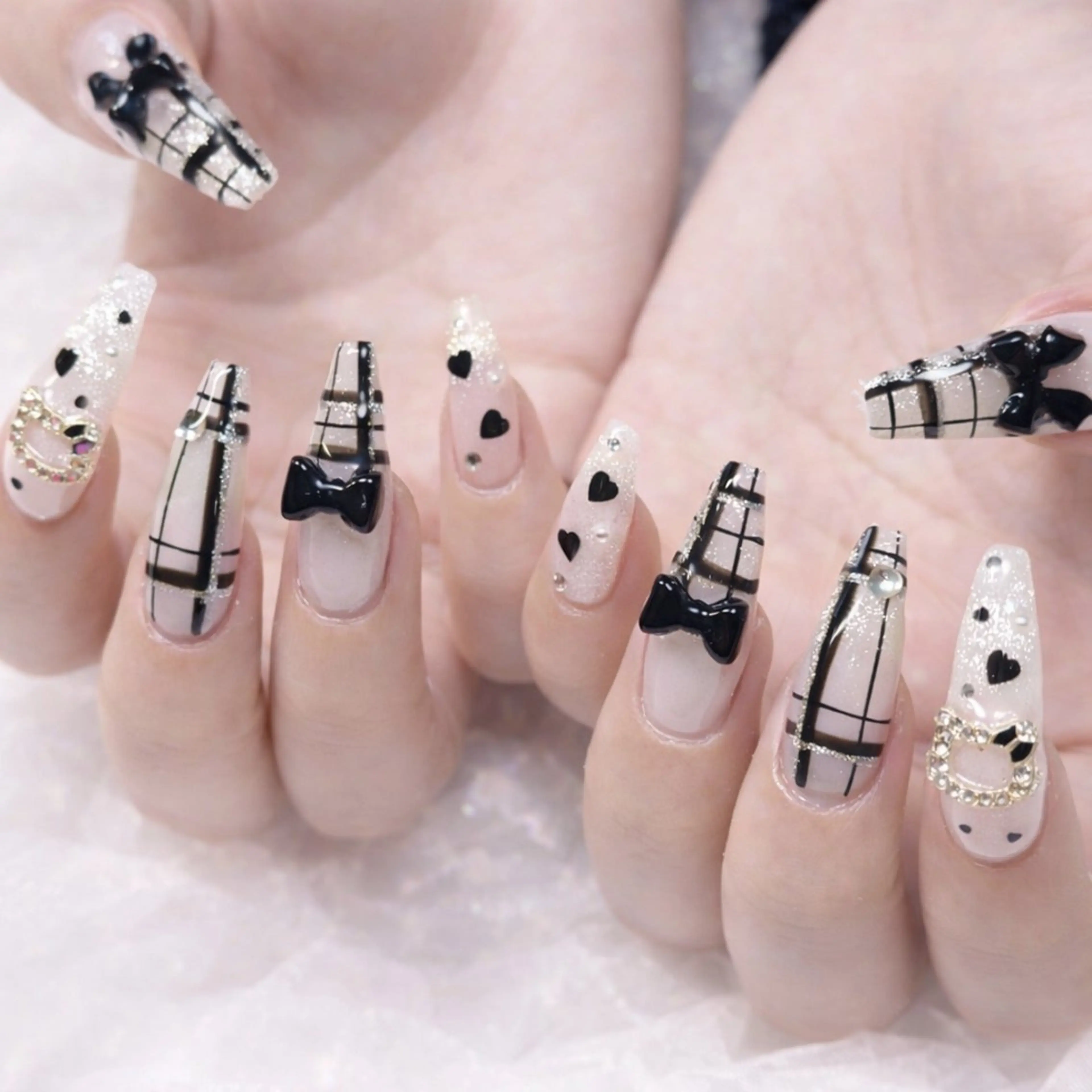 ネイル ハート キラキラネイル nailist yuiのネイルデザイン