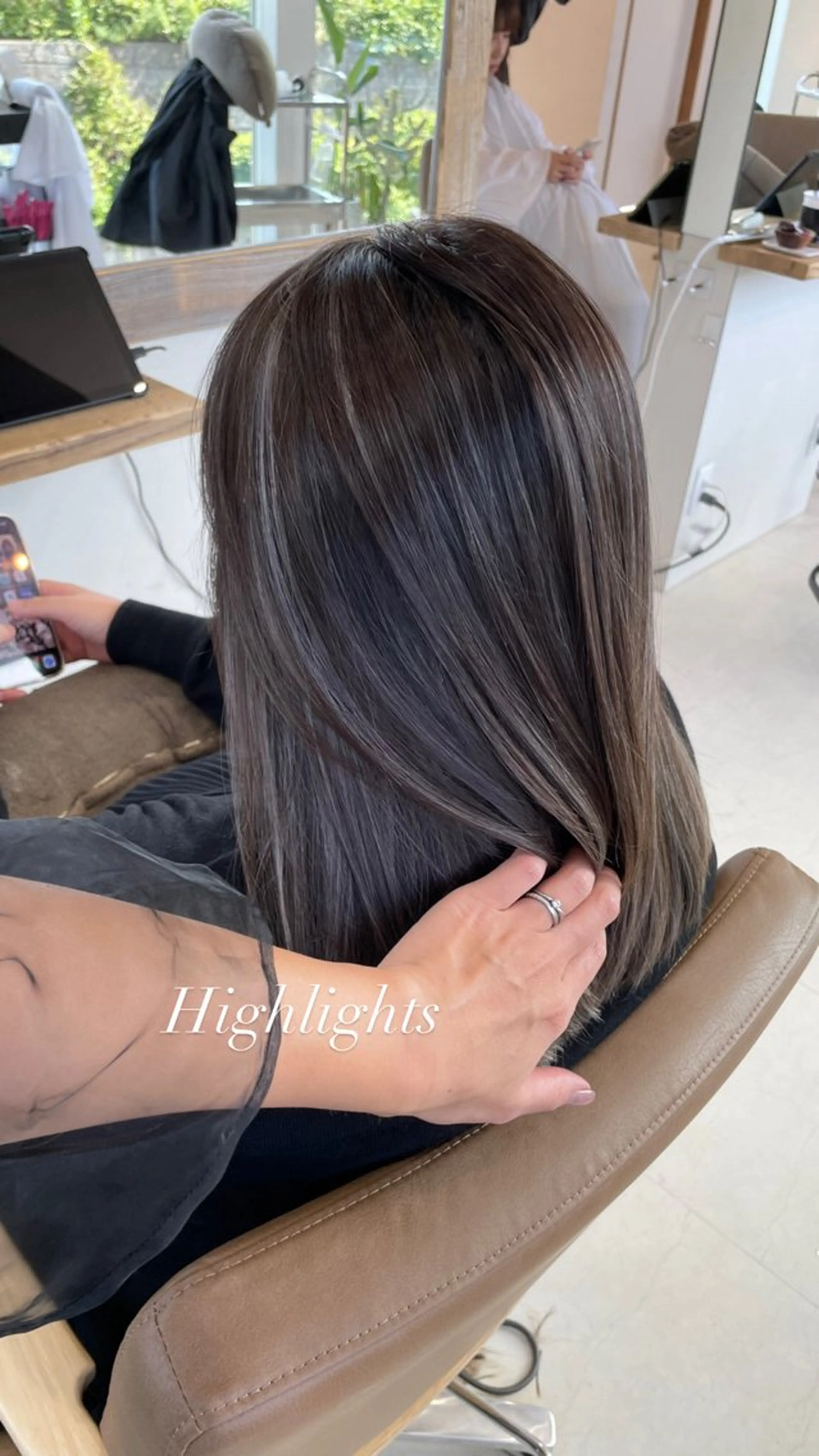 セミロング ヘアカラー アルーナビューティデザイン所属・鈴木 妃帆未のヘアスタイル