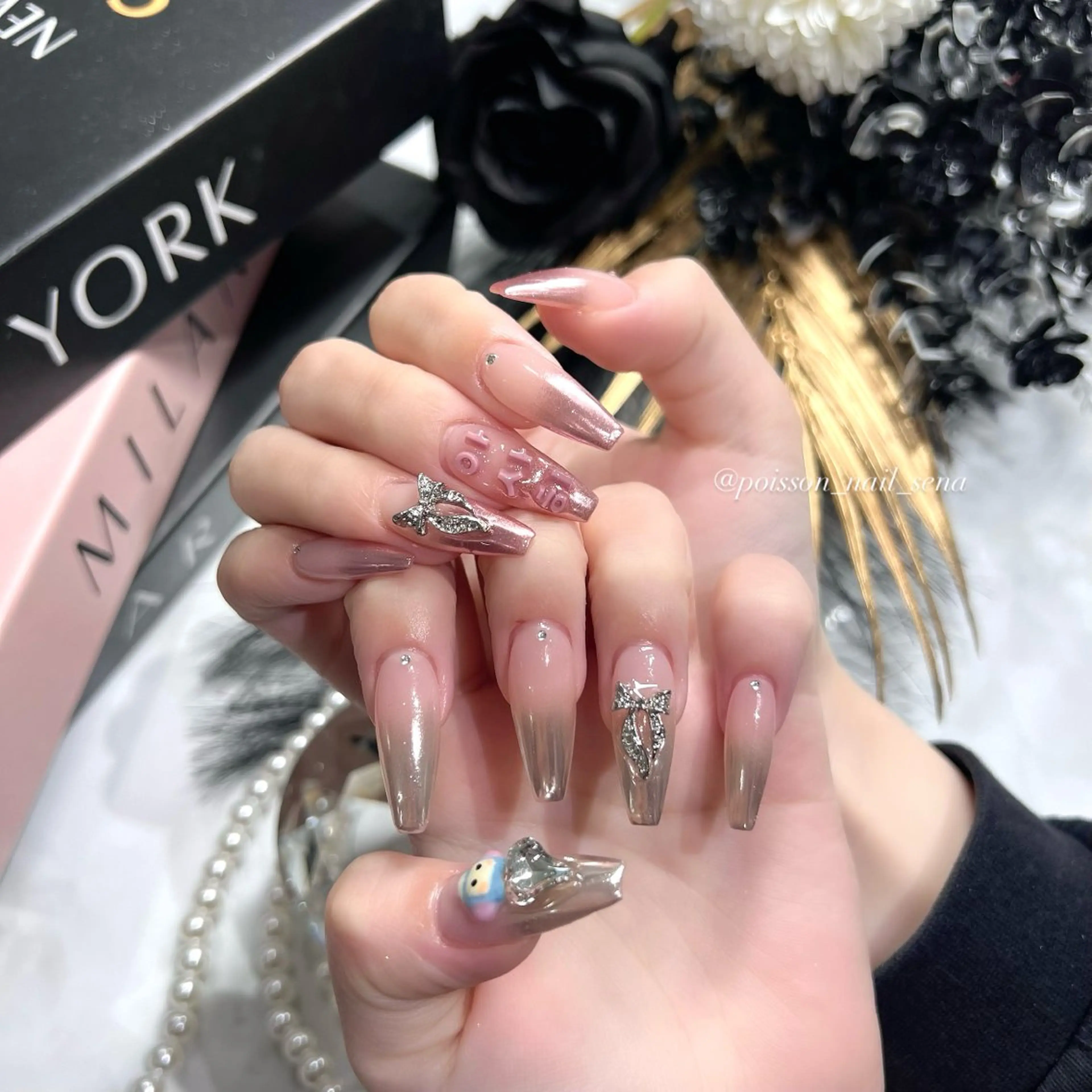 ネイル 氷ネイル・うるうるネイル SENA/ロング/ ギャル/ワンホンのネイルデザイン