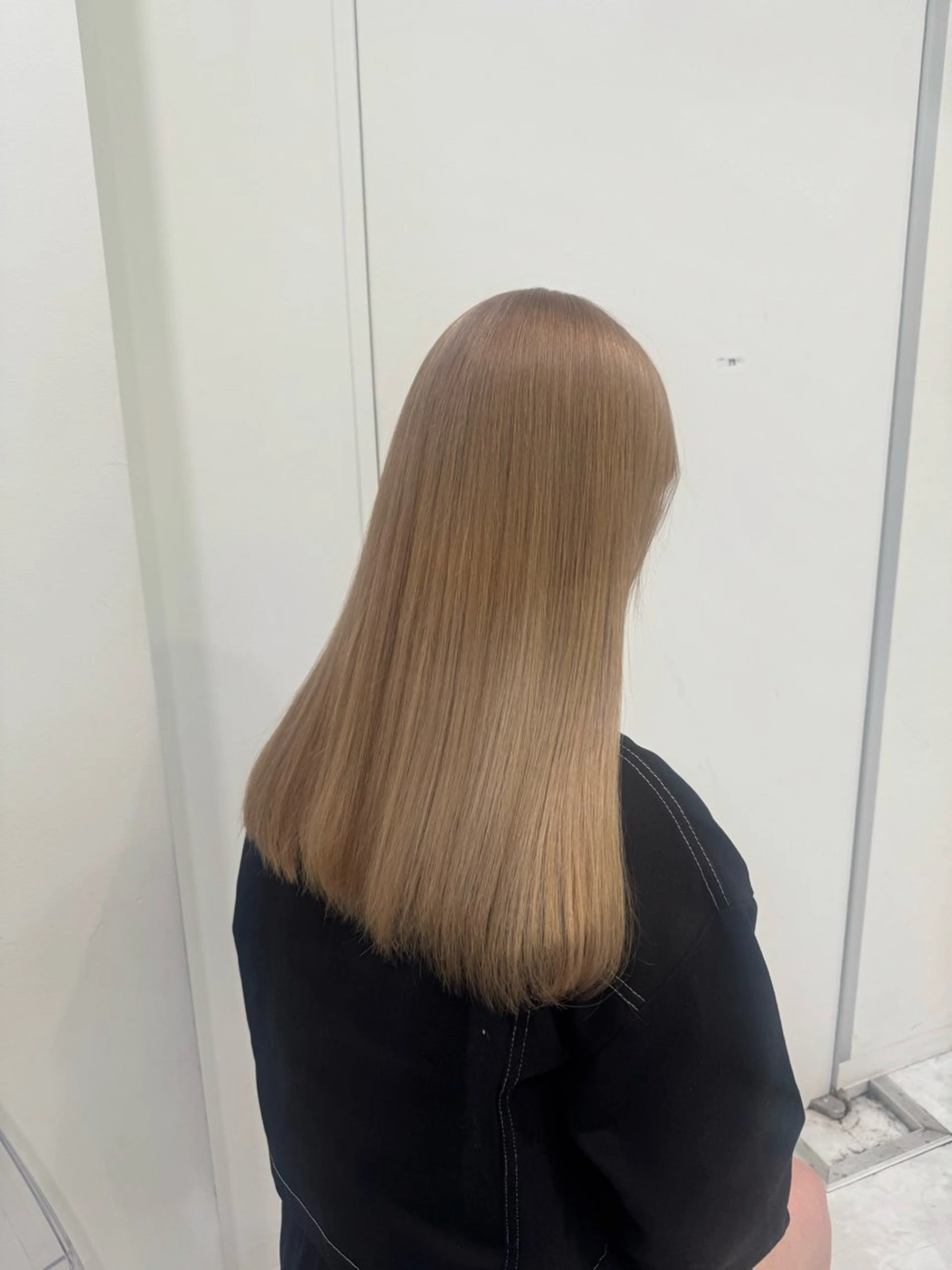 セミロング カラー ヘアカラー ダメージレスハイ トーン💖kanonのヘアスタイル