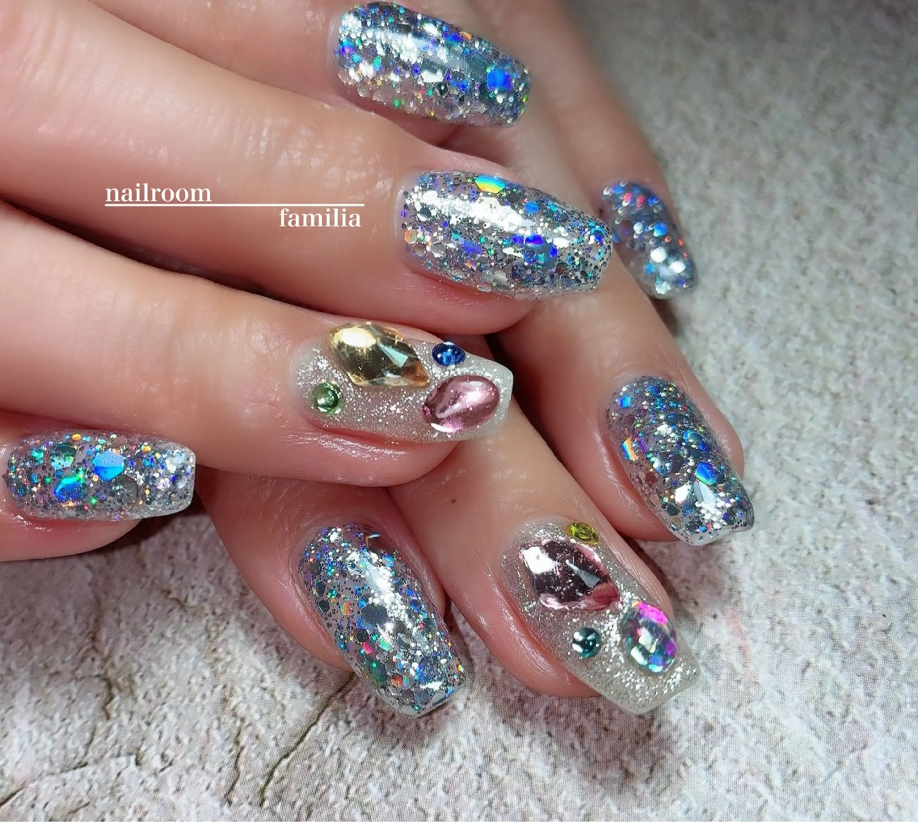 ネイル ホログラムネイル ラメ(グリッター) ハンドネイル -nailroom- familiaのネイルデザイン