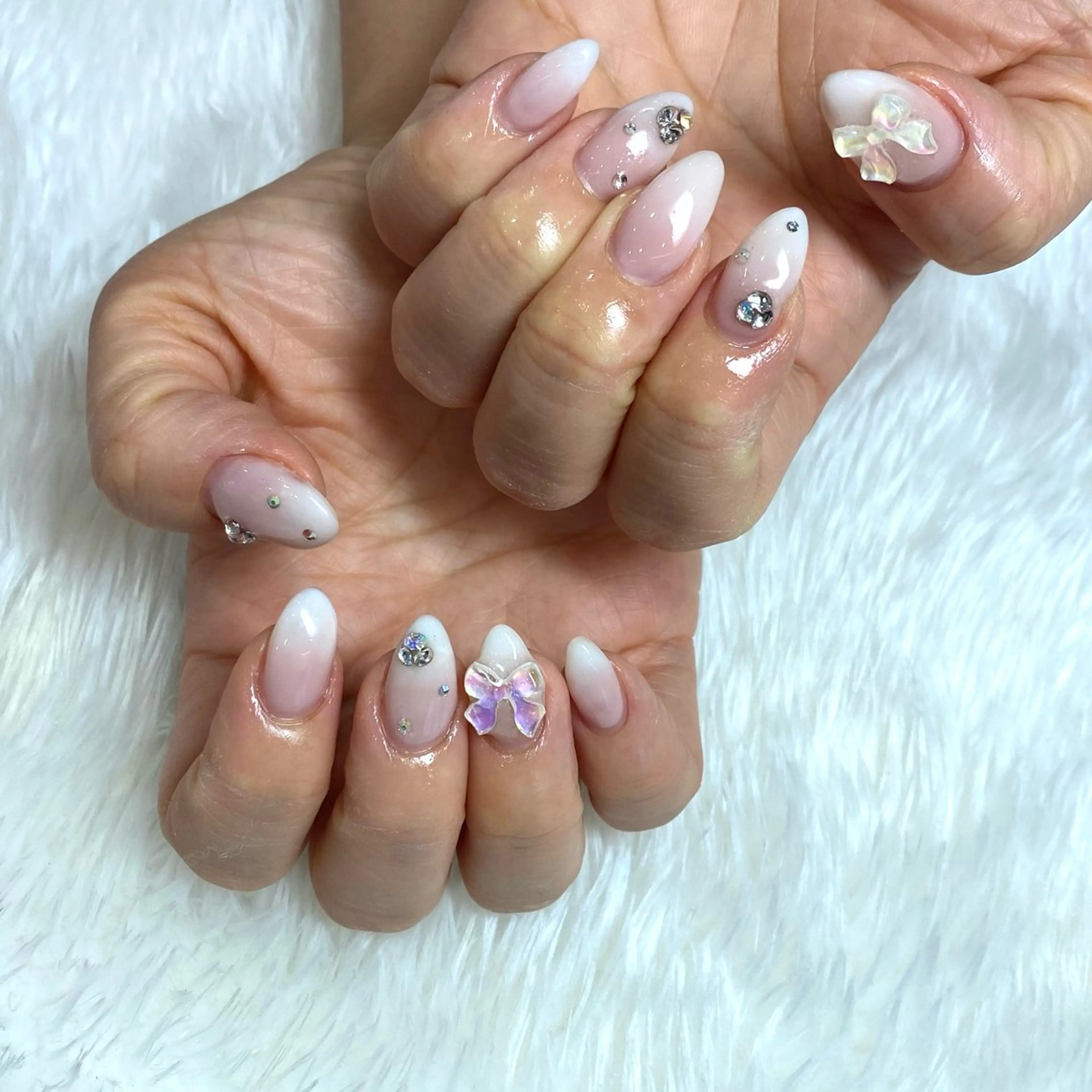 ネイル ジェルネイル キラキラネイル リボン ストーンネイル Nailsalon Merci所属・Merci momoのネイルデザイン