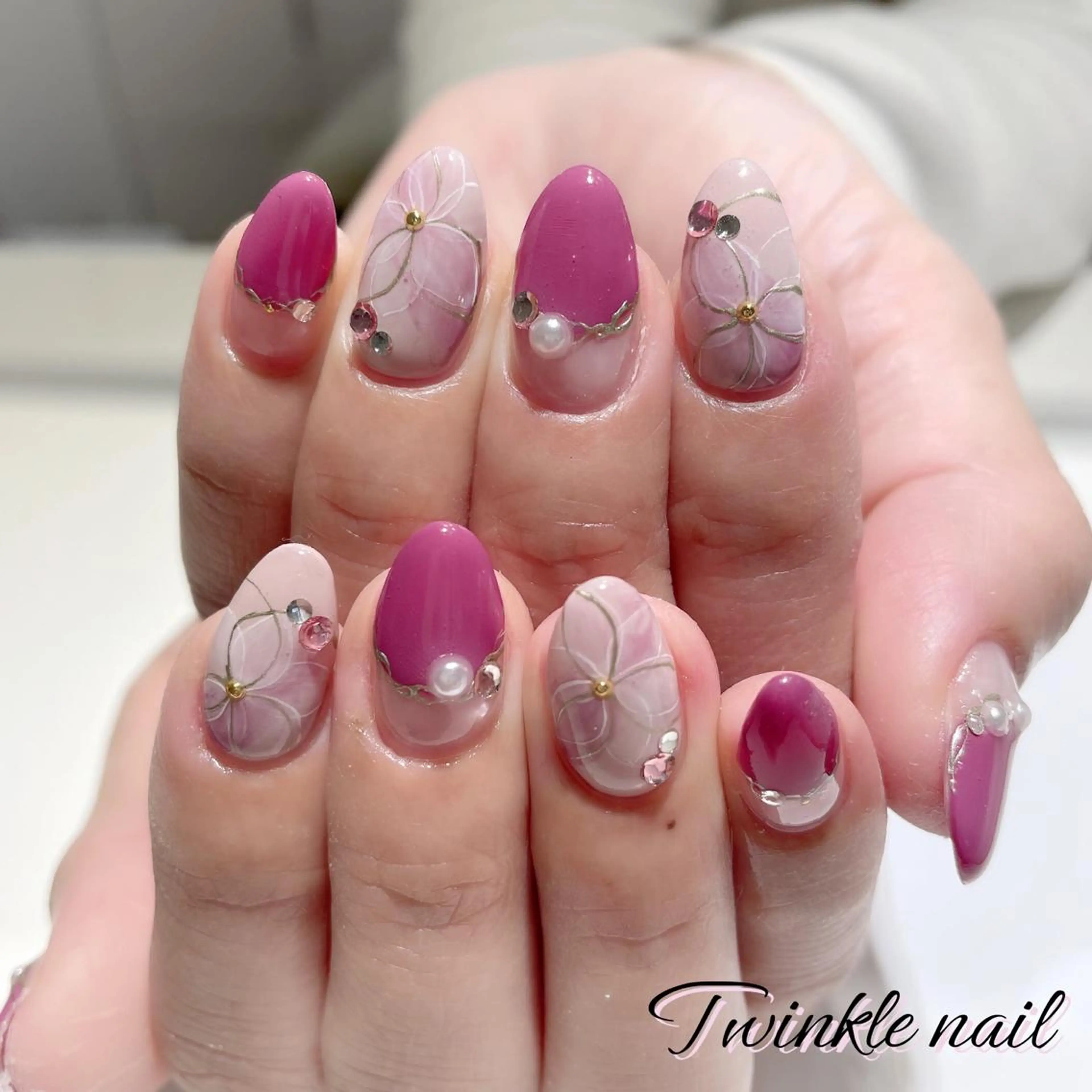 ネイル ハンドネイル ハンドケア 中井 綾香の眉毛・アイブロウイメージ