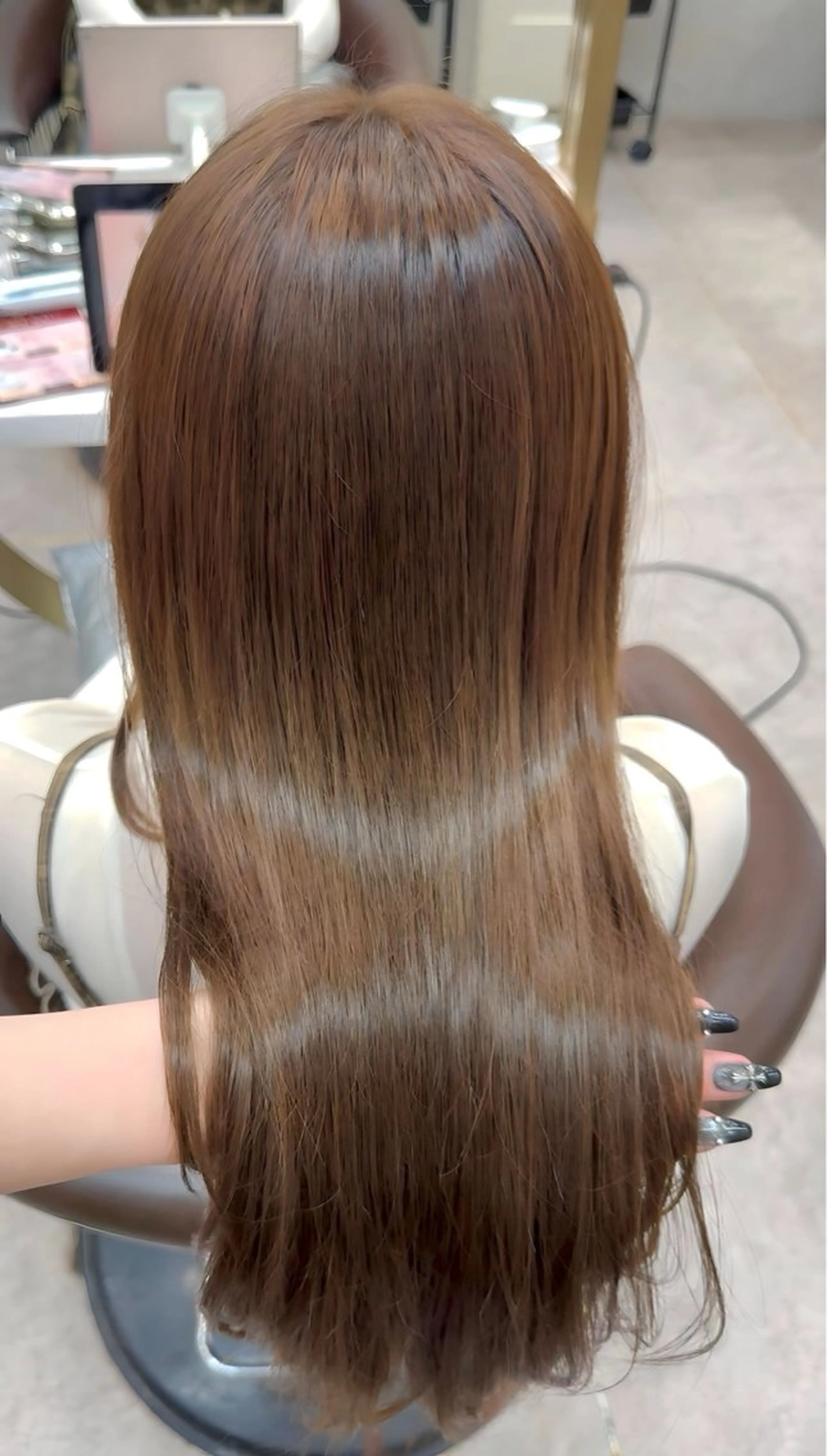 ロング ヘアカラー トリートメント Nanami / ベージュ/グレージュのヘアスタイル