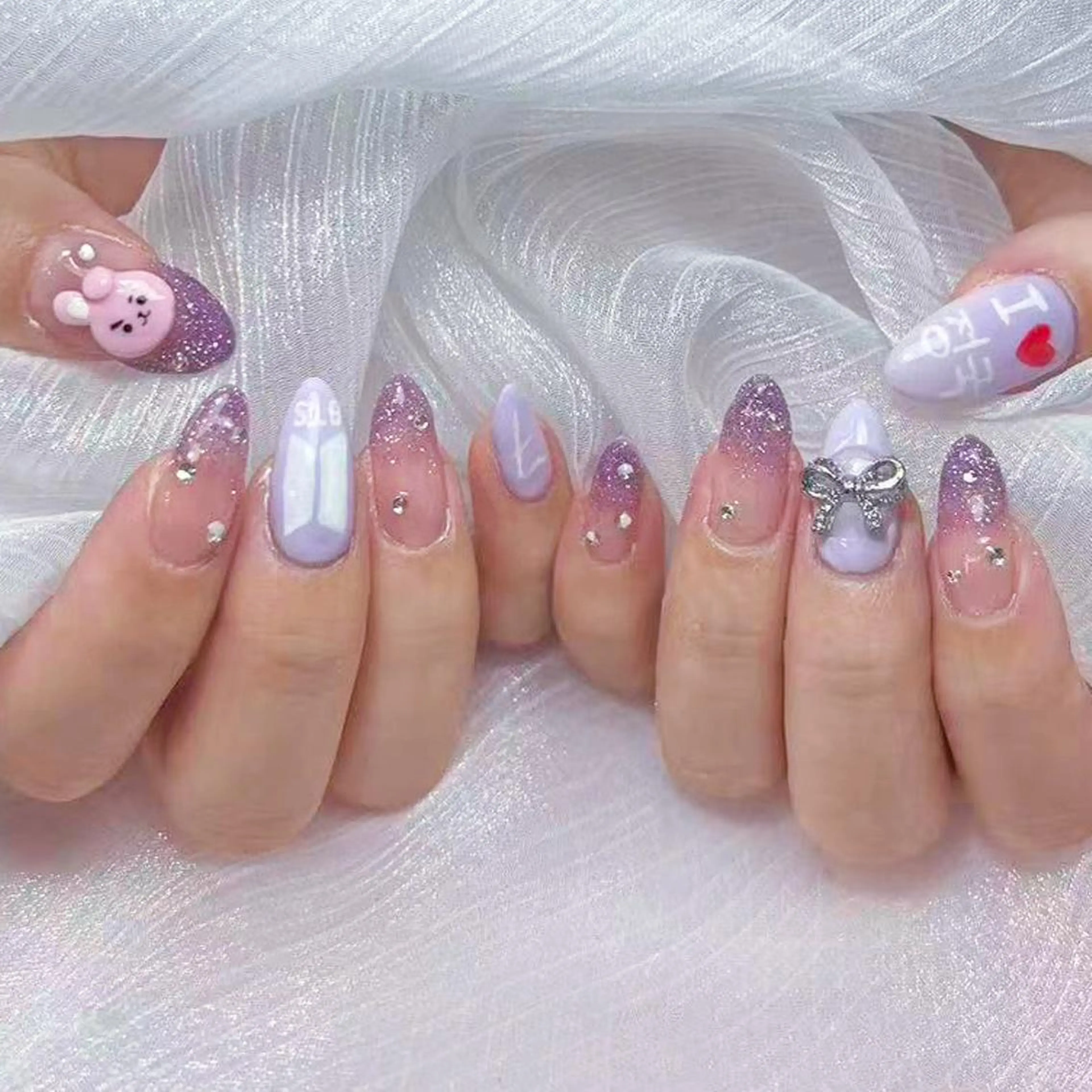 ネイル アートネイル オーロラネイル ガーリー キラキラネイル 韓国ネイル ハンドネイル DIAMOND 💅のネイルデザイン