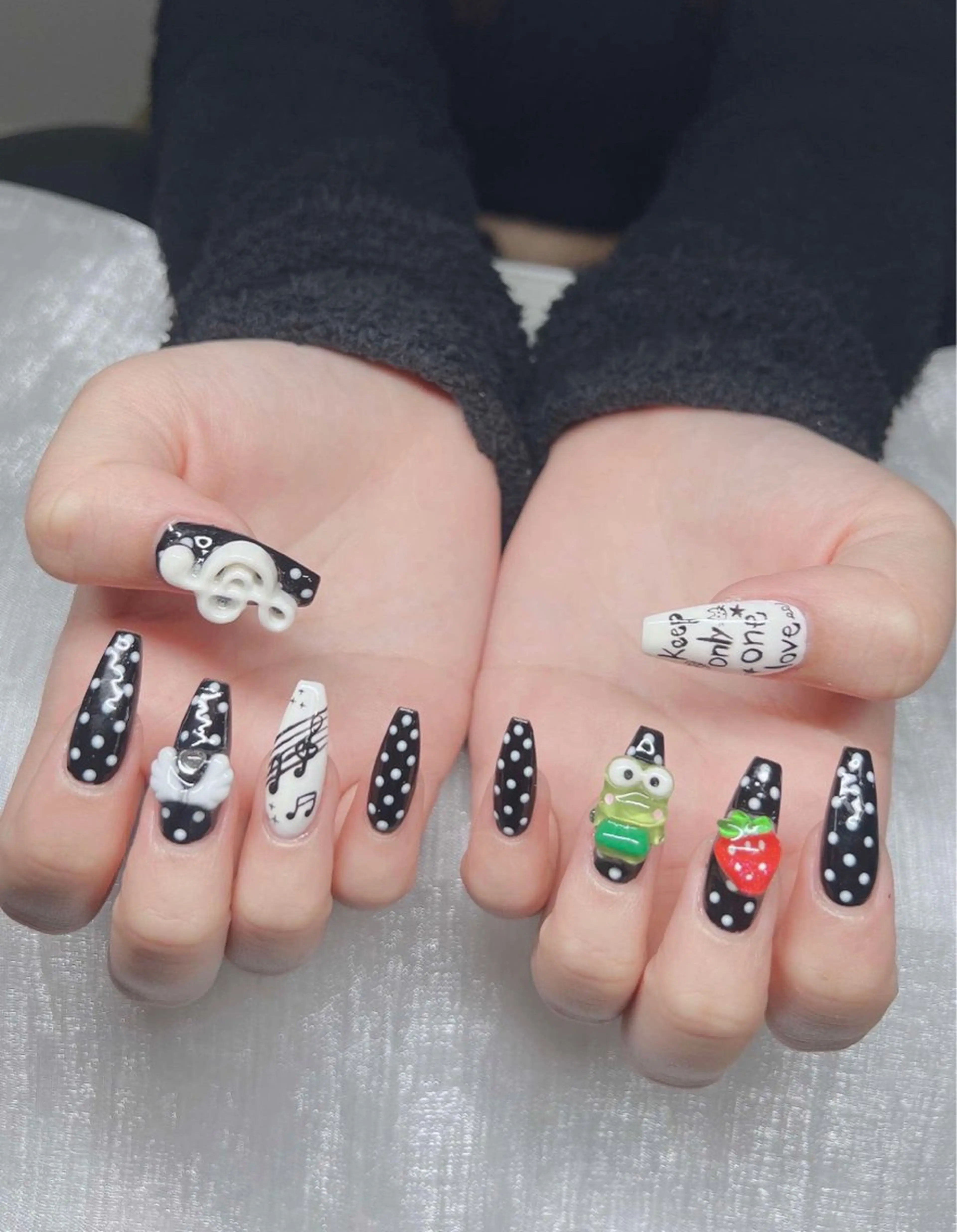 ネイル 長さ出し グラデーション キラキラネイル マグネットネイル ニュアンスネイル ハンドネイル Lee Ainのネイルデザイン