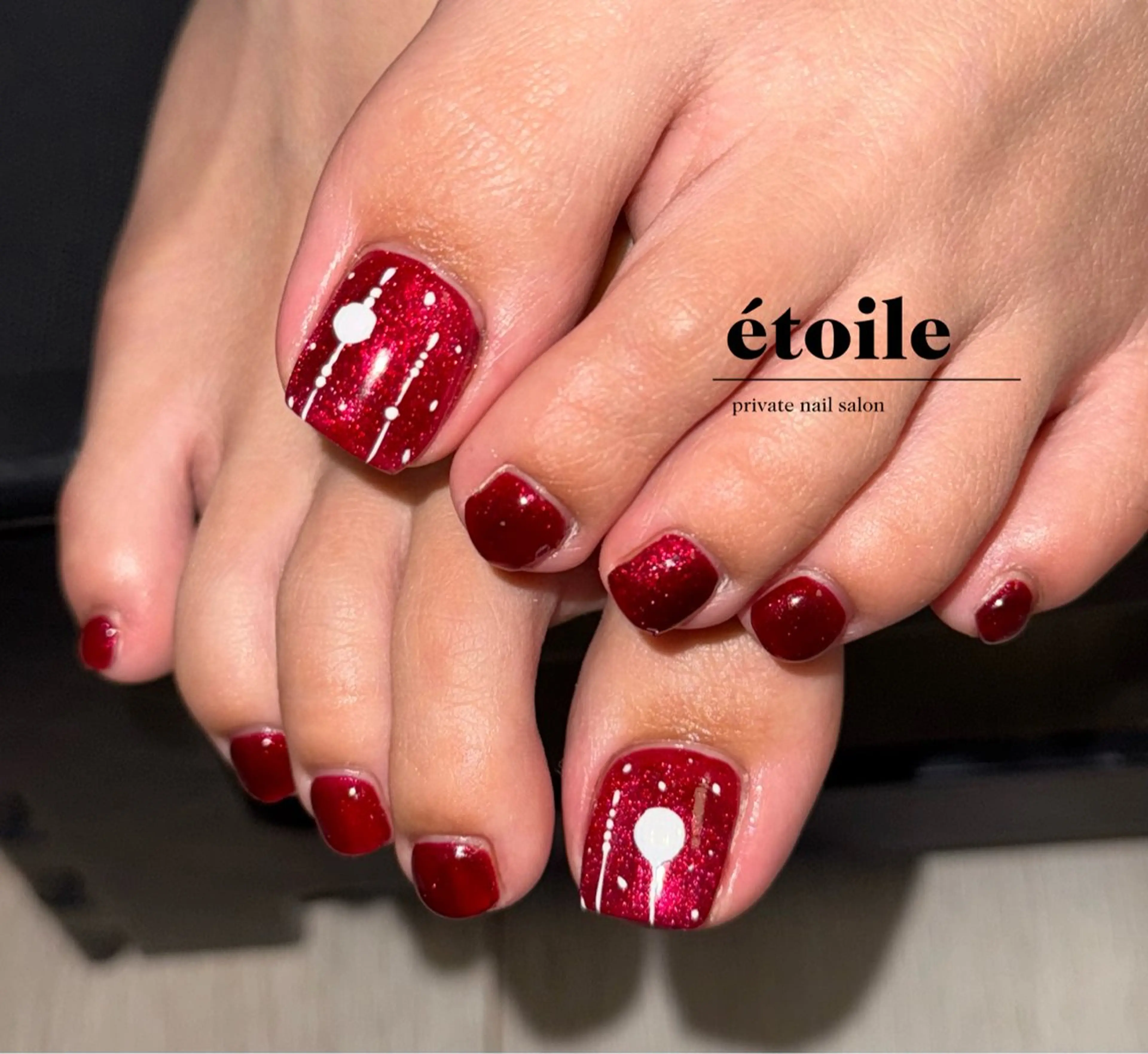 ネイル マグネットネイル 赤色 冬ネイル クリスマス étoile ｜ayaのネイルデザイン