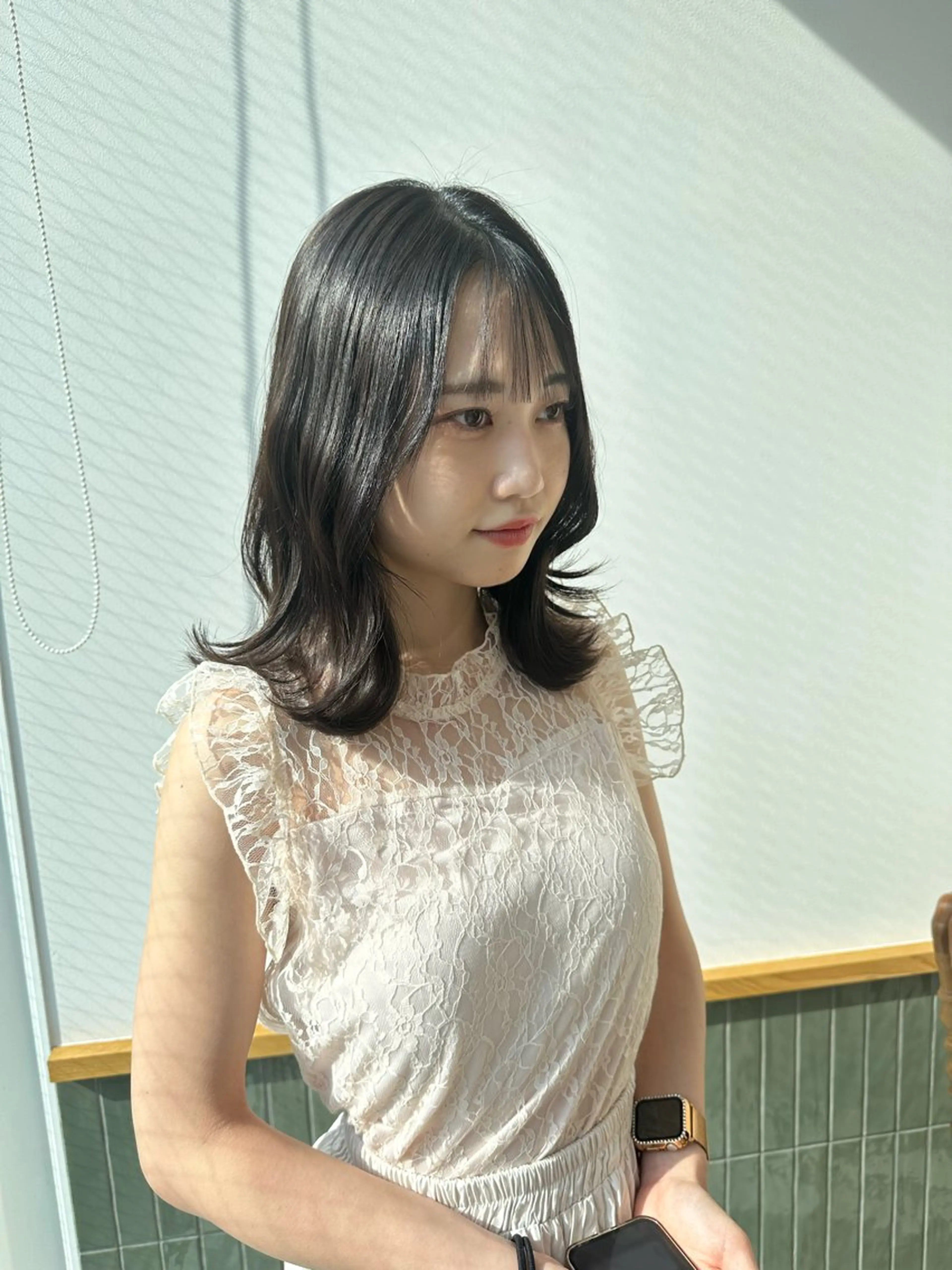 ミディアム くびれヘア レイヤーカット 外ハネヘア カット ヘアカラー トリートメント ブリーチなし/レイヤ ー特化🌈Tommyのヘアスタイル