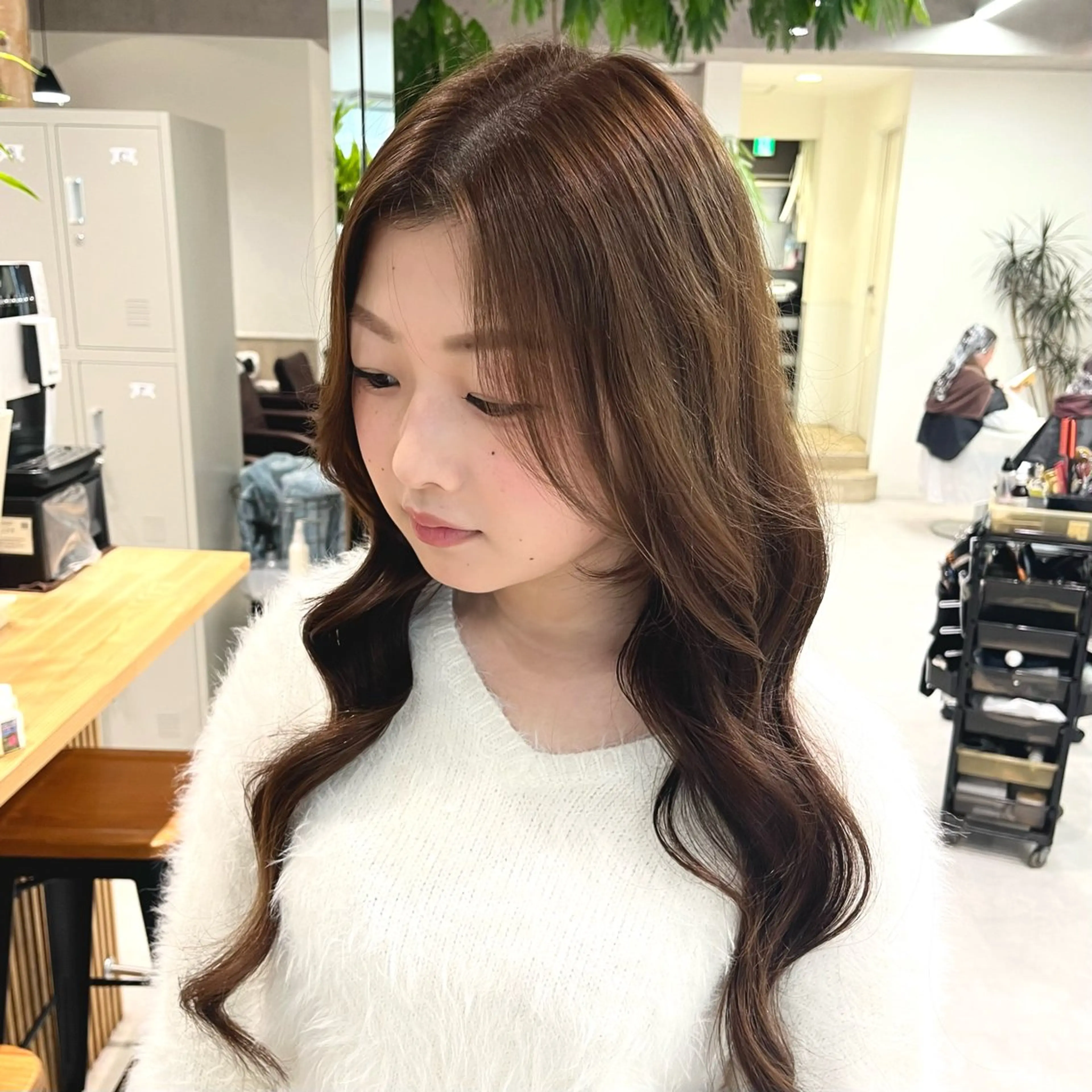 ロング カット ヘアカラー omocha umiのヘアスタイル