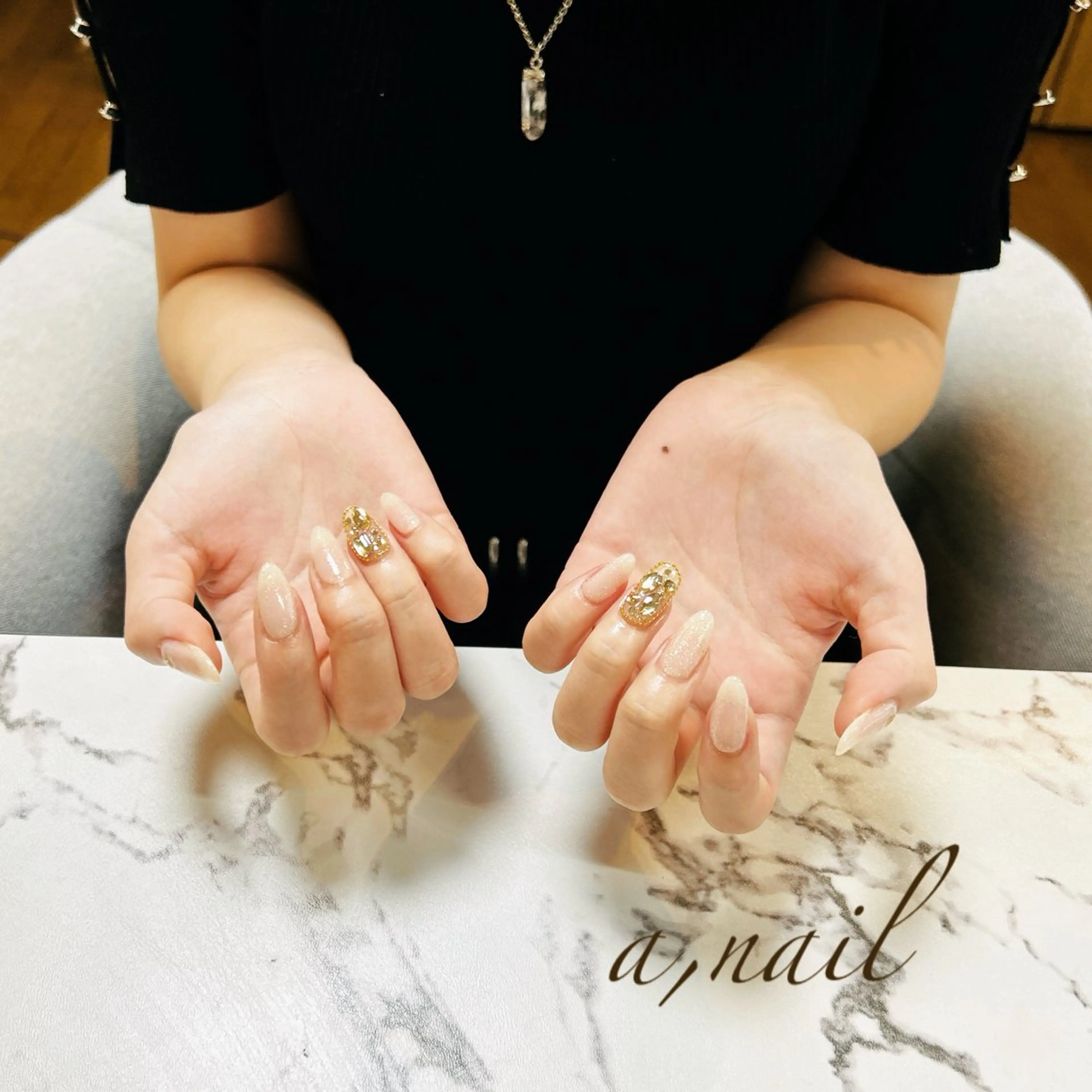 ネイル キラキラネイル シンプルネイル ストーンネイル ハンドネイル ネイルサロン エーネイルのネイルデザイン