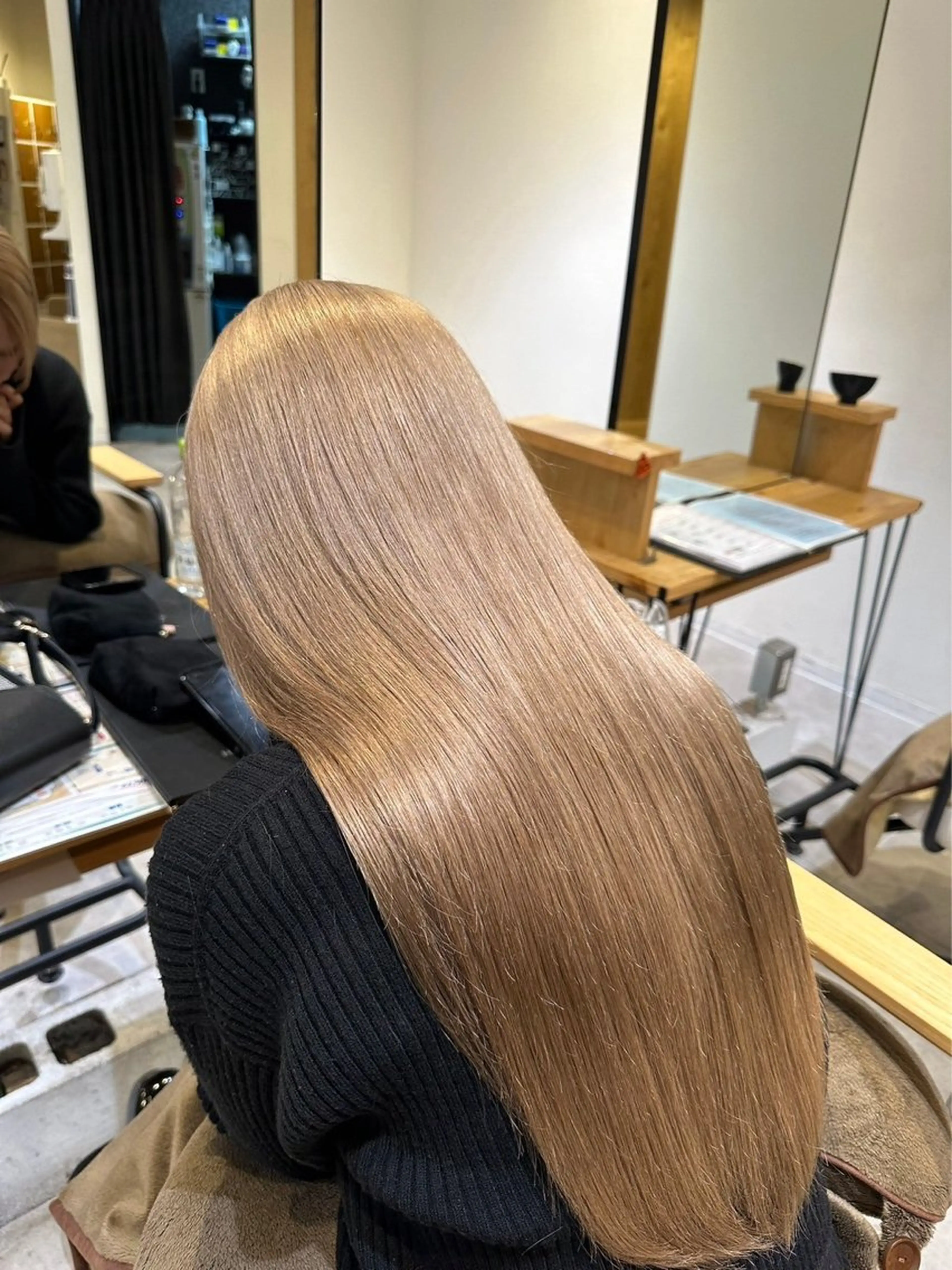 カラー 肌に馴染むハイトーン /ミルクティーカラーのヘアスタイル