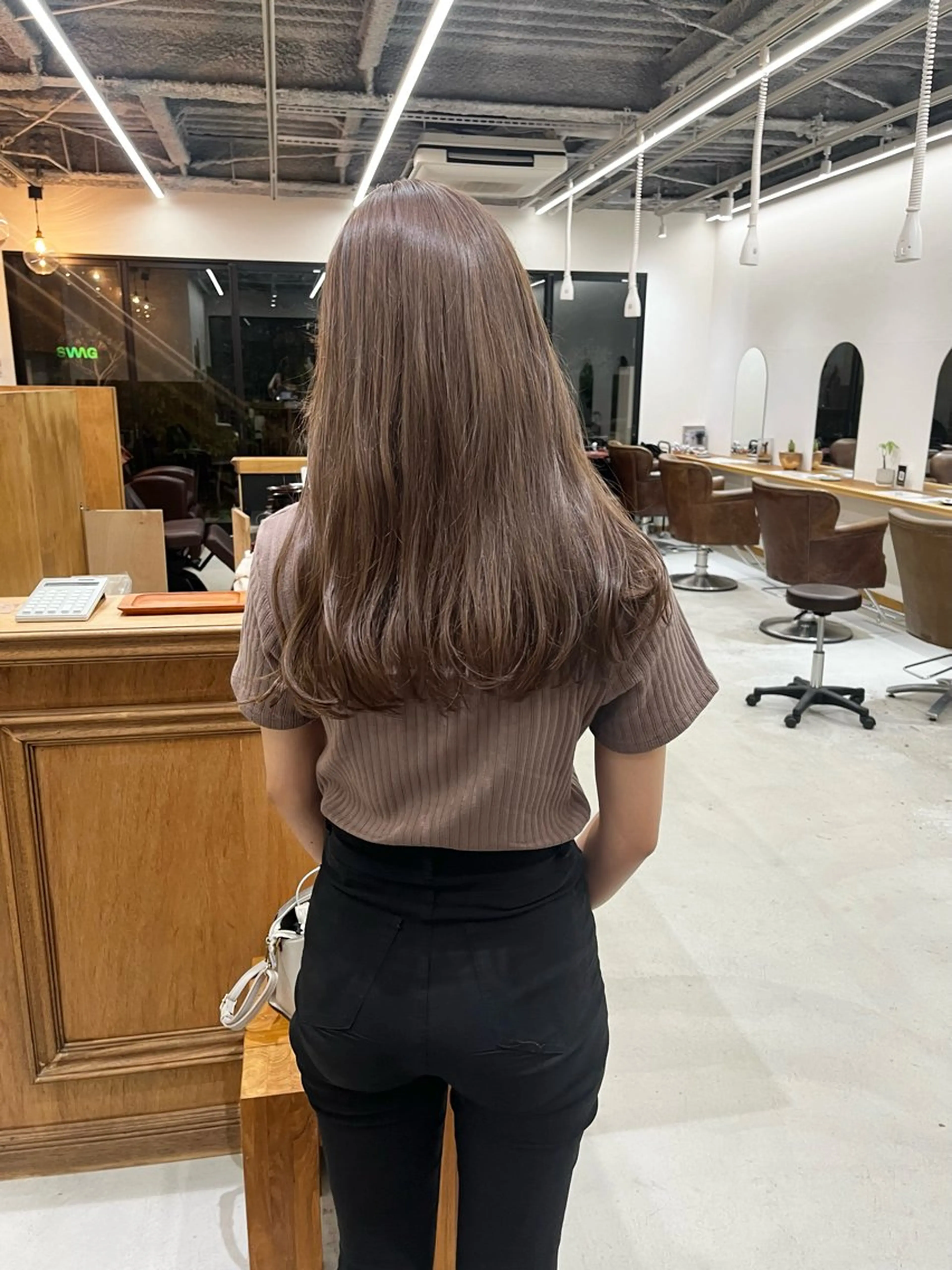 ロング カラー ヘアアレンジ ベージュカラー ブリーチ ダブルカラー ブリーチなしカラー オリーブベージュ カット ヘアカラー トリートメント esu西梅田所属・ena/ブリーチなし 透明感・レイヤー🎀のヘアスタイル