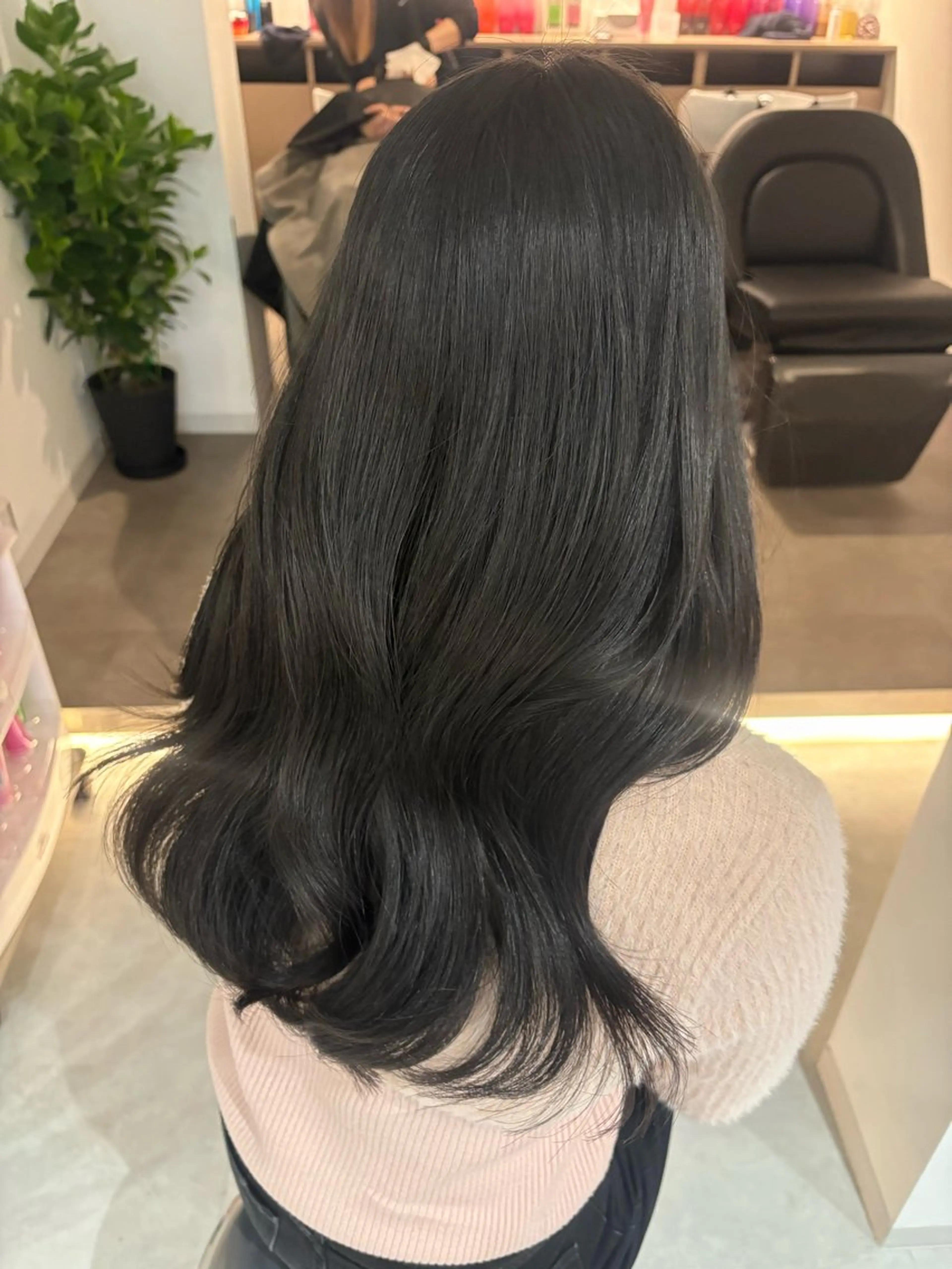 ロング カラー アッシュ アッシュグレー アッシュグレージュ ベージュカラー ブリーチ ヘアカラー トリートメント レイヤーモデル 募集中🕊️正源のヘアスタイル