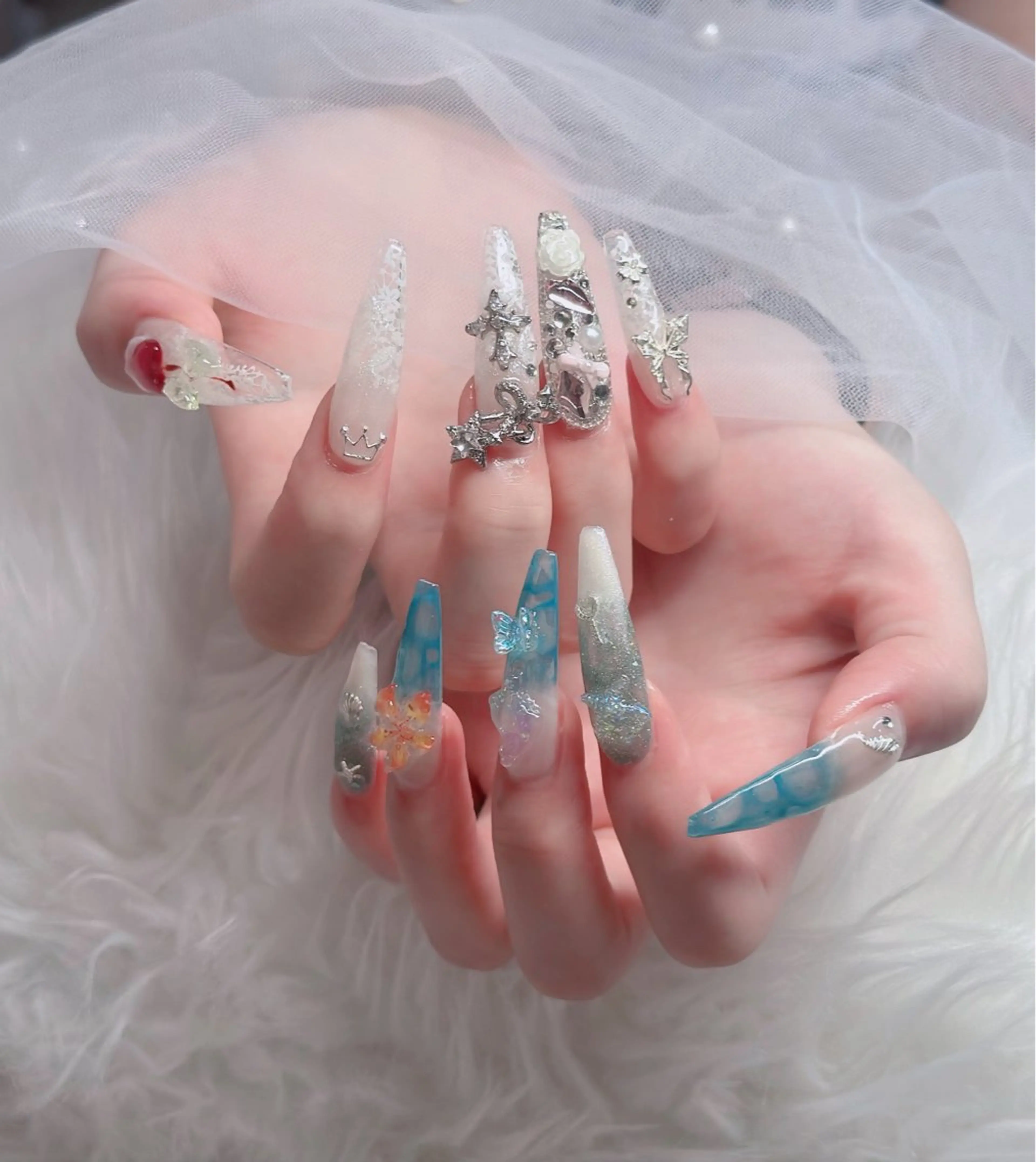 ネイル オーロラネイル フレンチネイル ジェルネイル ハロウィン キラキラネイル H.baby Nail Salonのネイルデザイン