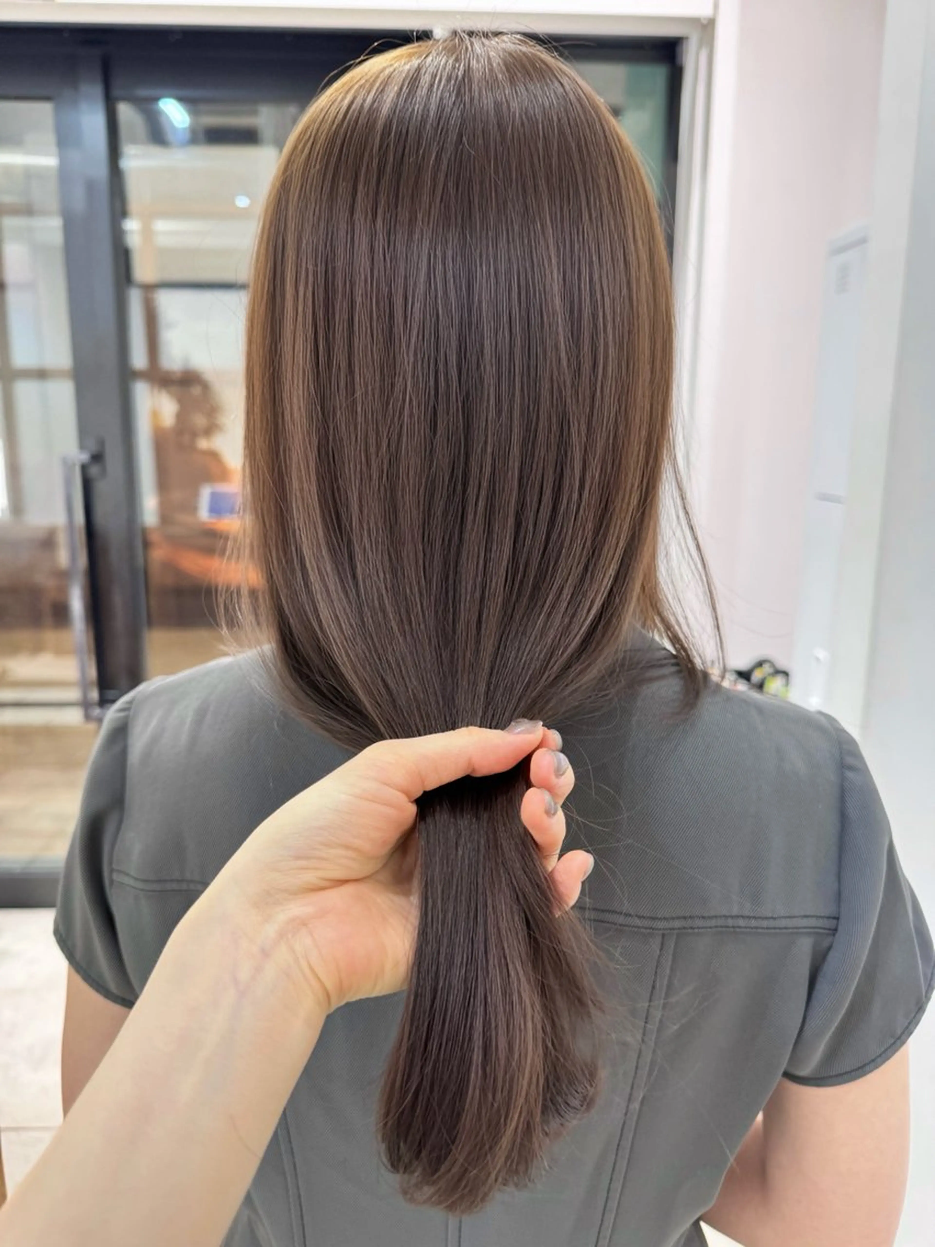 セミロング ヘアカラー SALOWIN表参道ANNEX店所属・表参道🪞垢抜けヘア 🤍mizukiのヘアスタイル