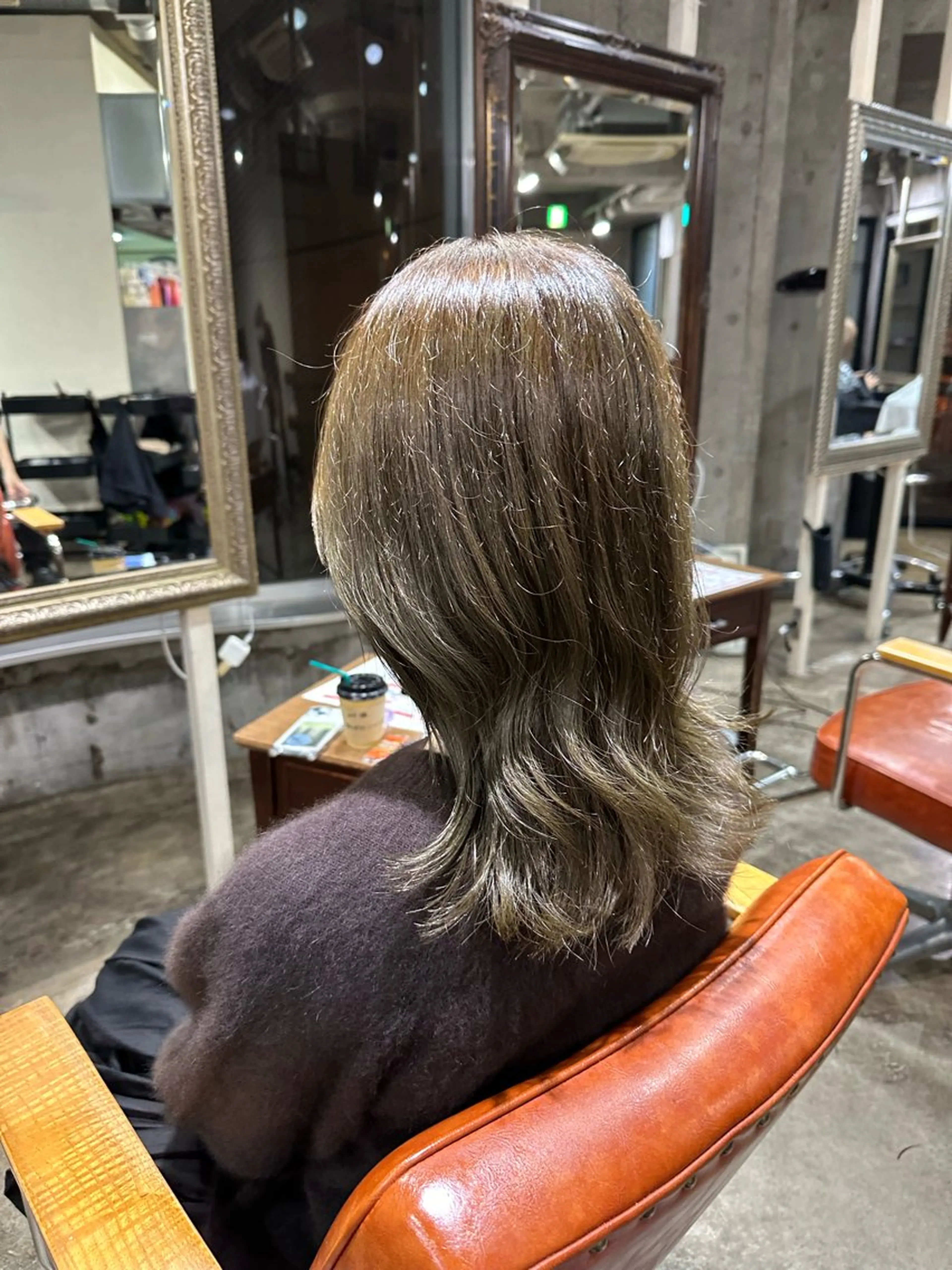 ミディアム カット ヘアカラー トリートメント yelm所属・🫒オリーブカラー ミディアムレイヤー✨のヘアスタイル